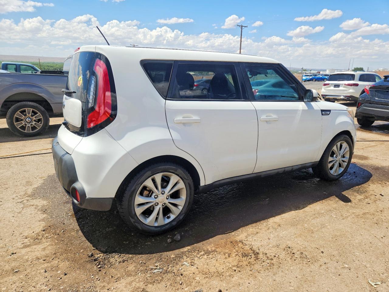 2015 Kia Soul + White vin: KNDJP3A59F7804714