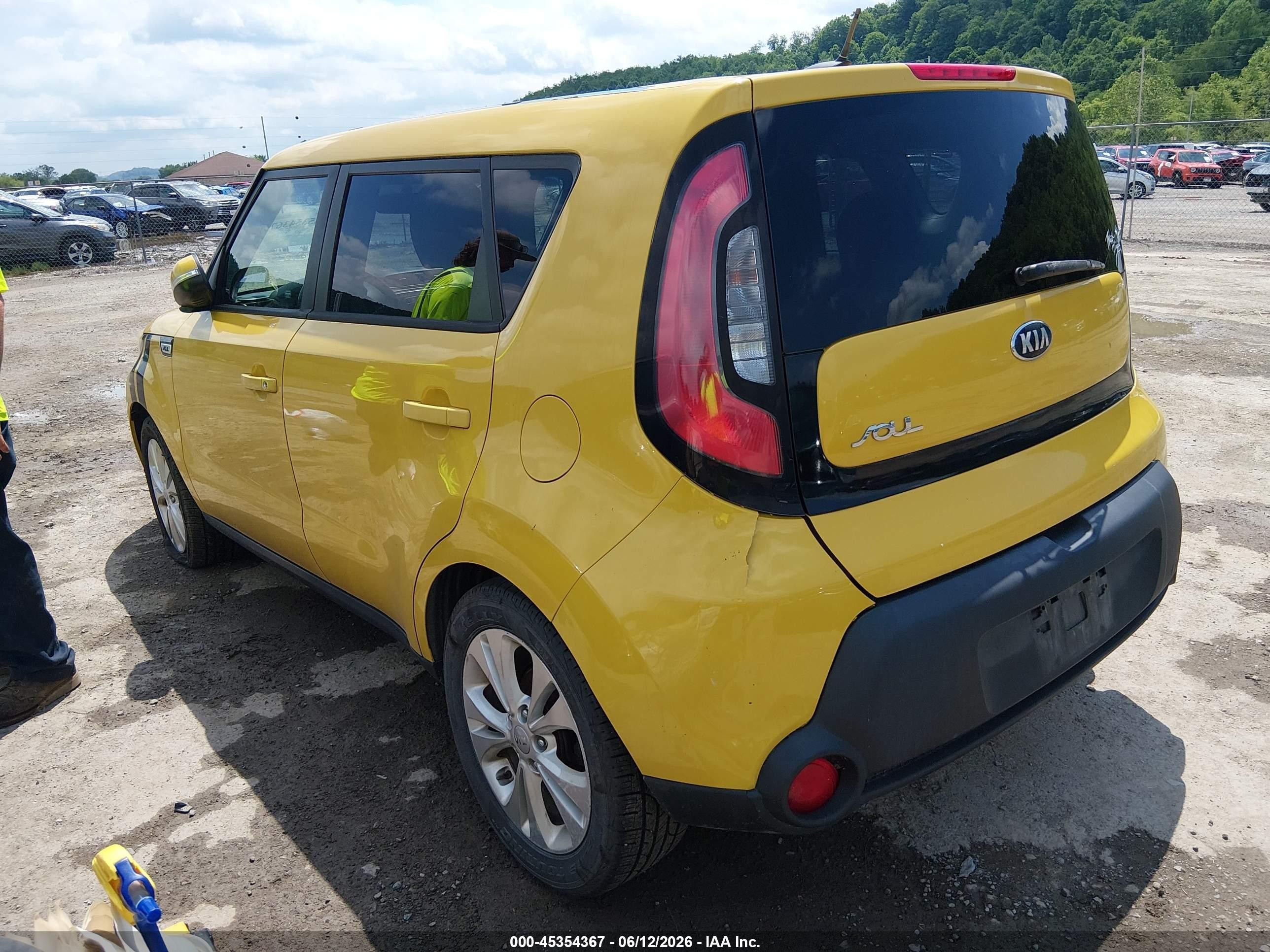 2014 Kia Soul + Yellow vin: KNDJP3A5XE7043948