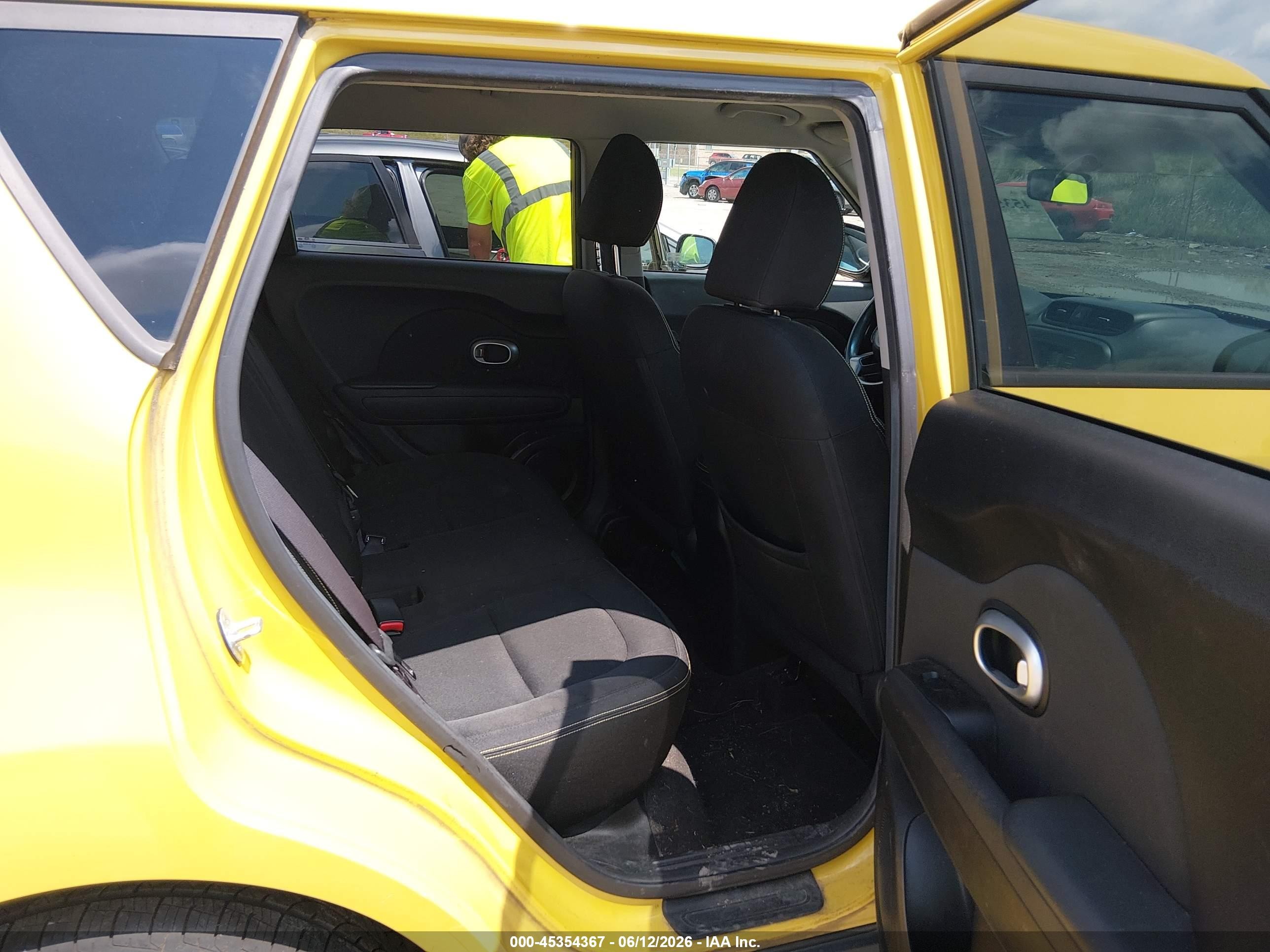 2014 Kia Soul + Yellow vin: KNDJP3A5XE7043948