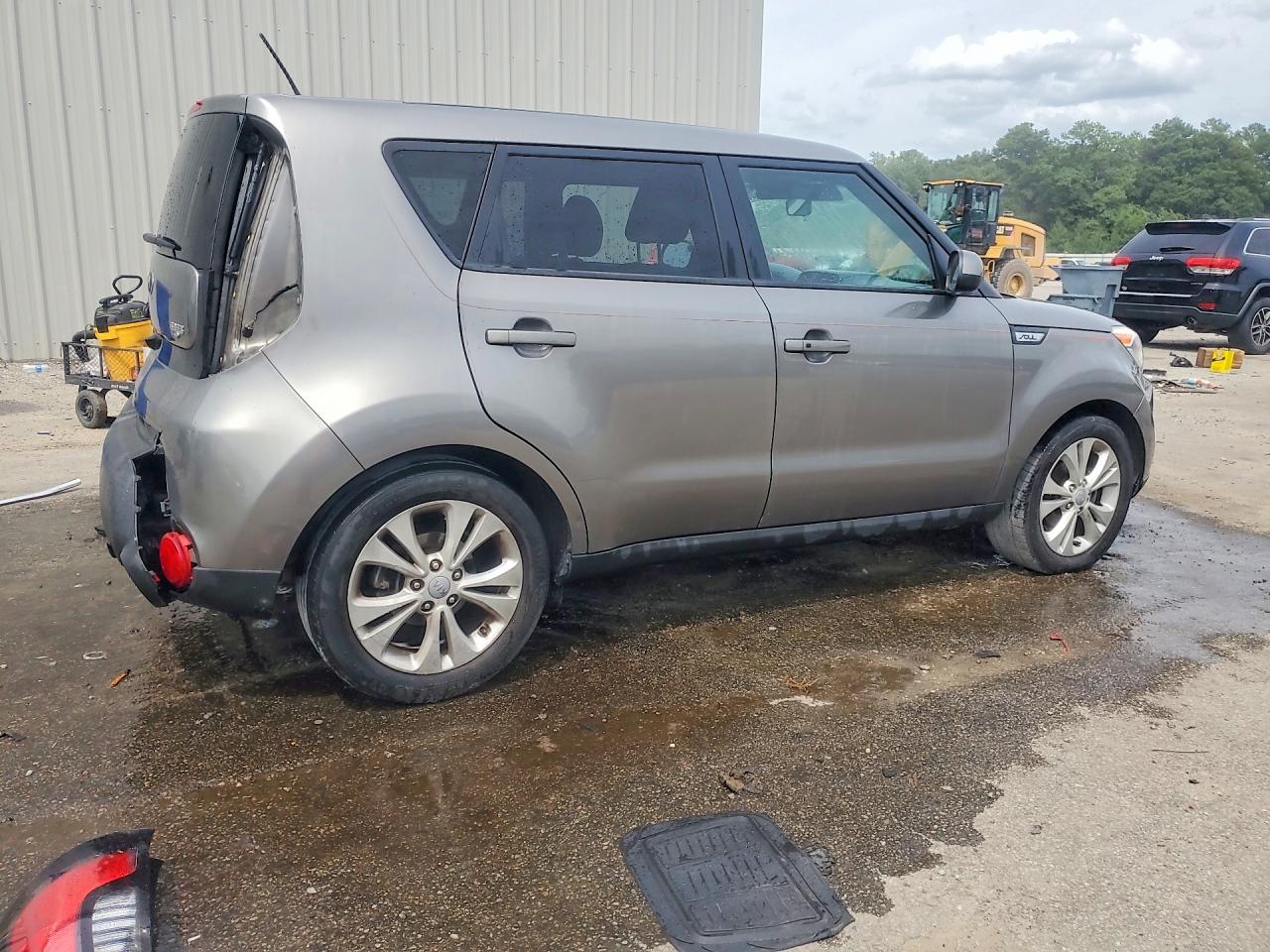2015 Kia Soul + Green vin: KNDJP3A5XF7224212
