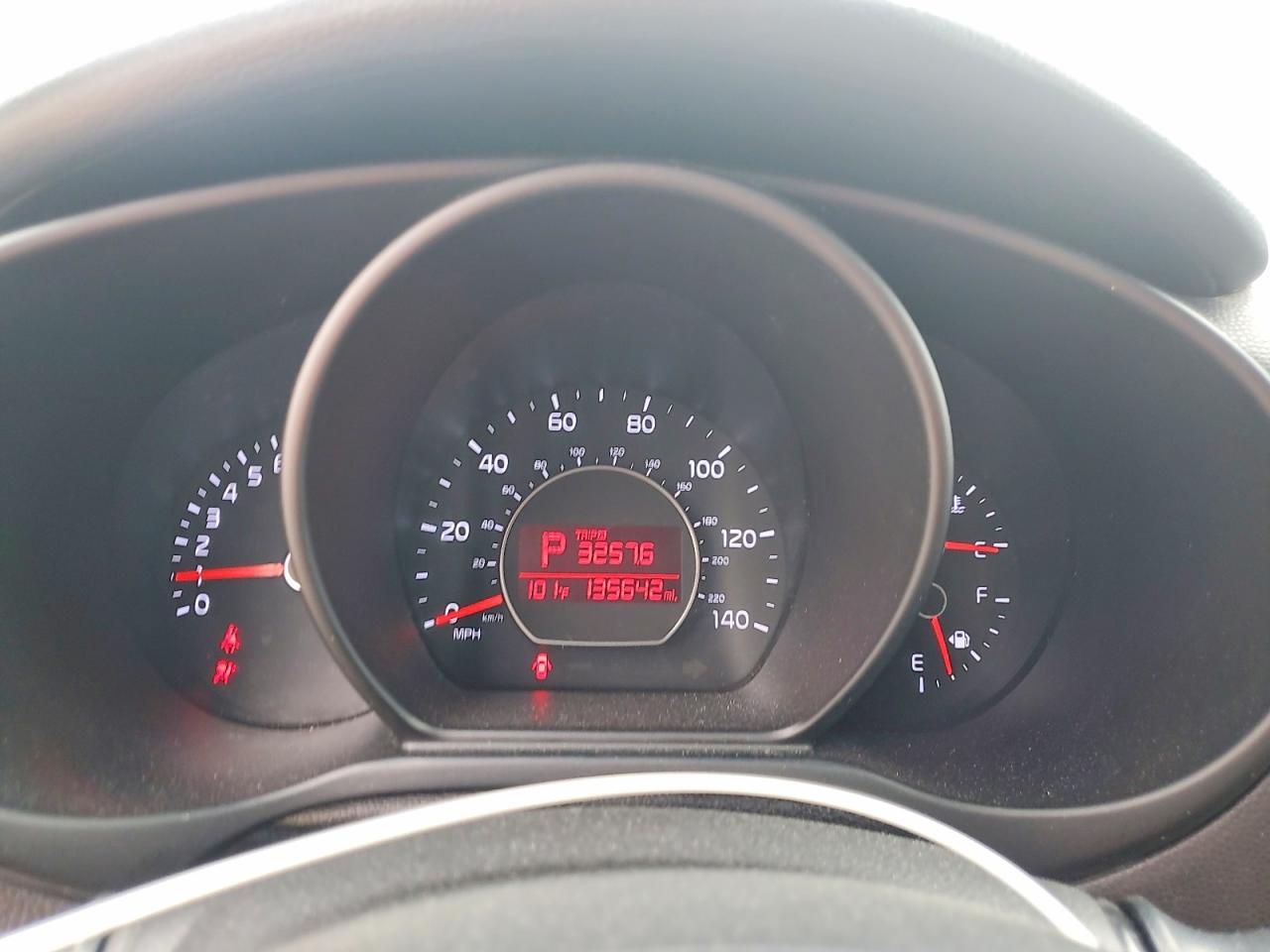 2015 Kia Soul + Green vin: KNDJP3A5XF7224212