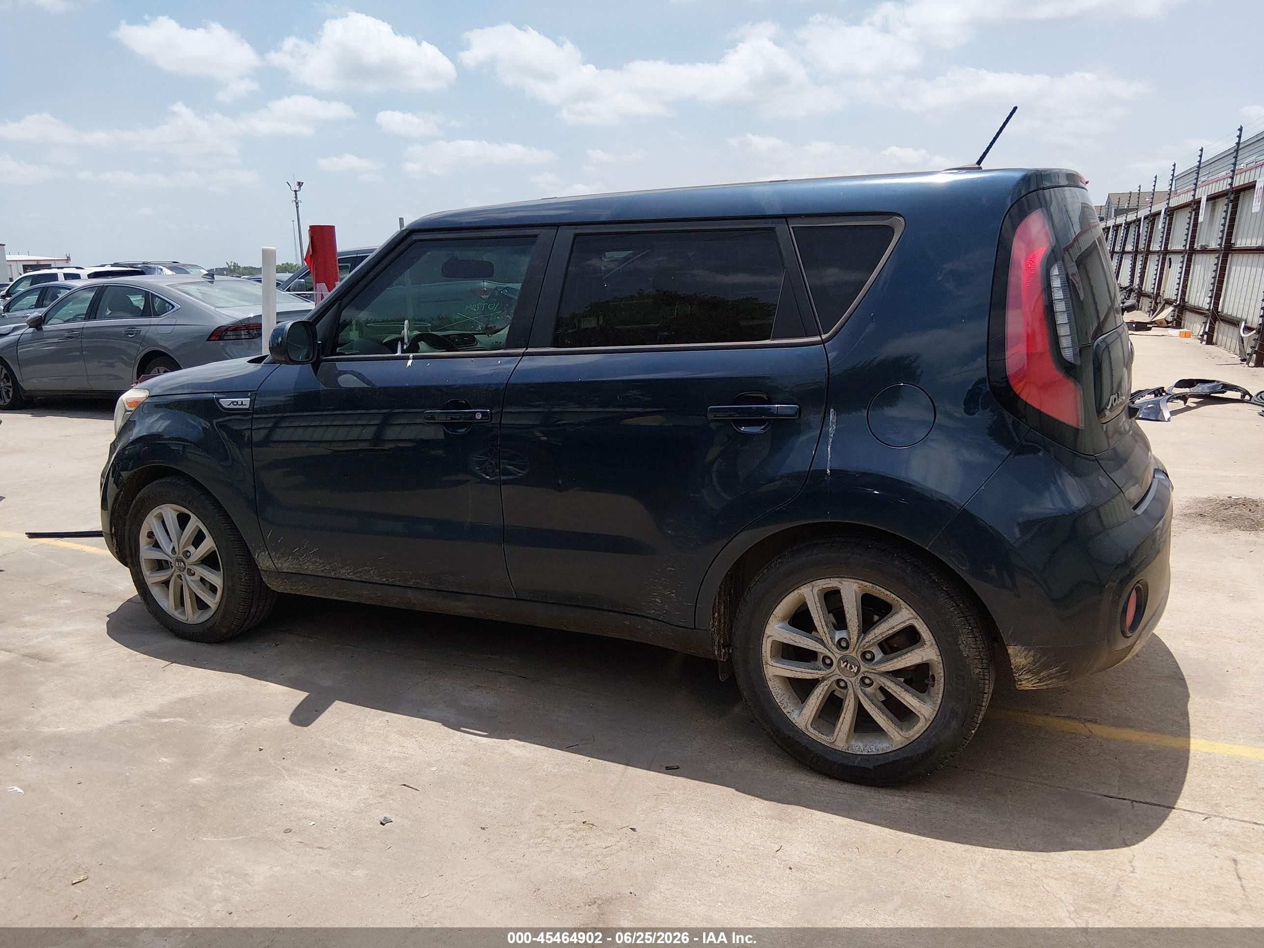 2018 Kia Soul + Navy vin: KNDJP3A5XJ7588199