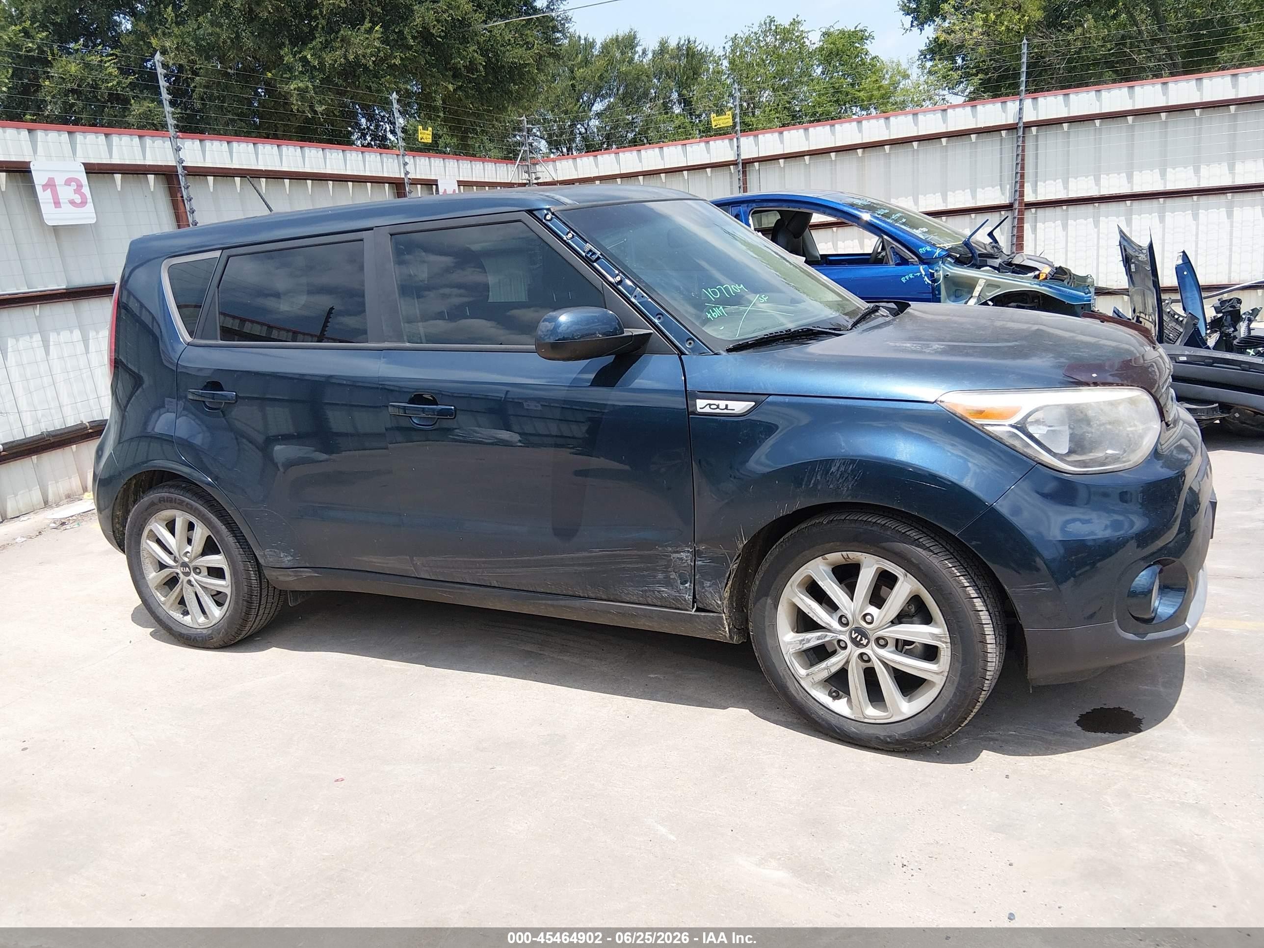 2018 Kia Soul + Navy vin: KNDJP3A5XJ7588199