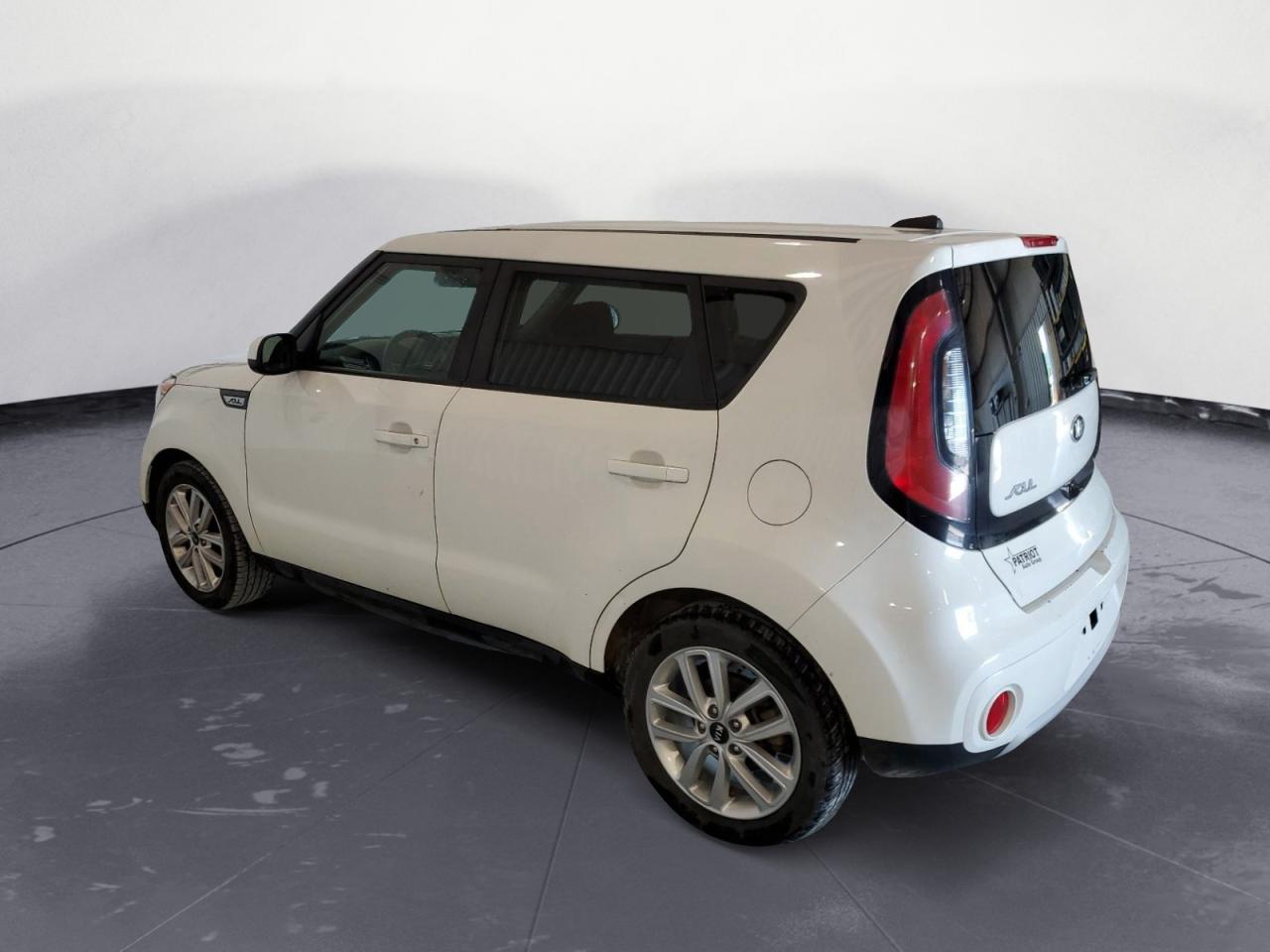 2019 Kia Soul + White vin: KNDJP3A5XK7917954