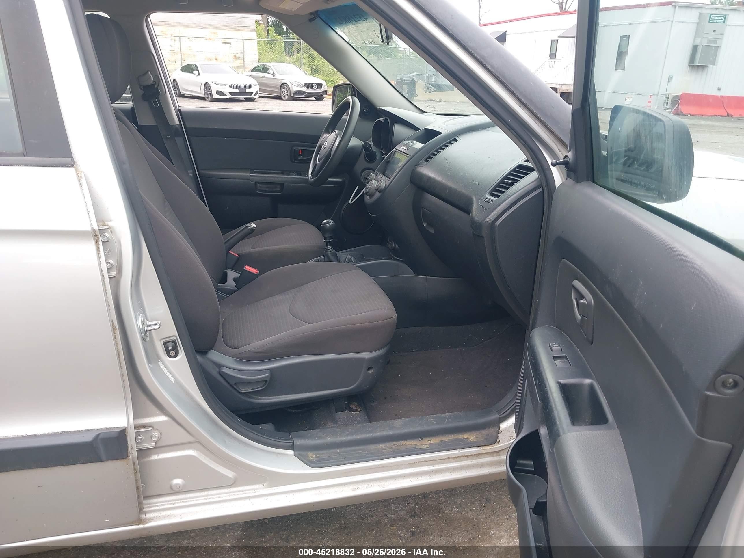 2011 Kia Soul   Silver vin: KNDJT2A10B7262707