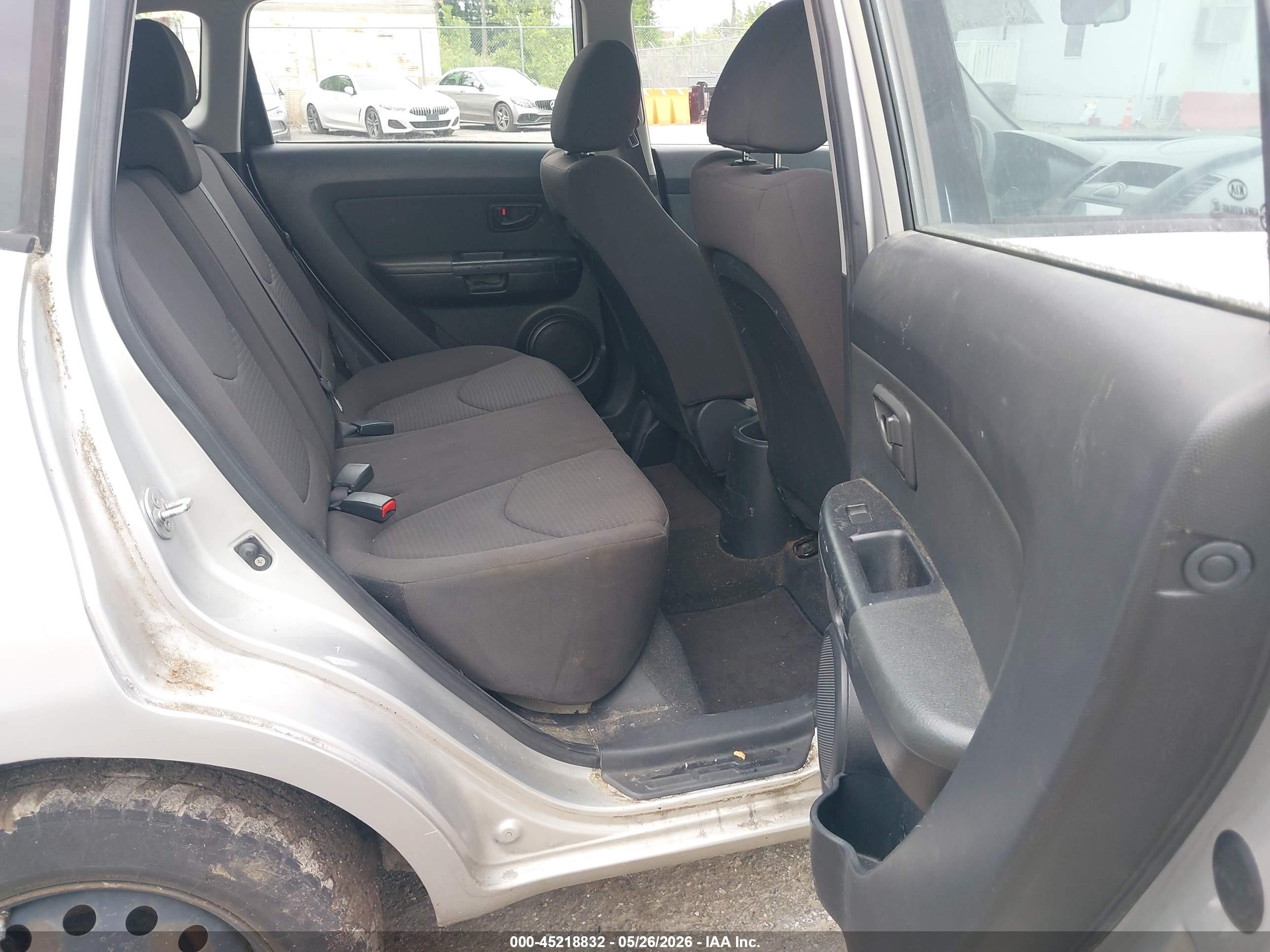 2011 Kia Soul   Silver vin: KNDJT2A10B7262707