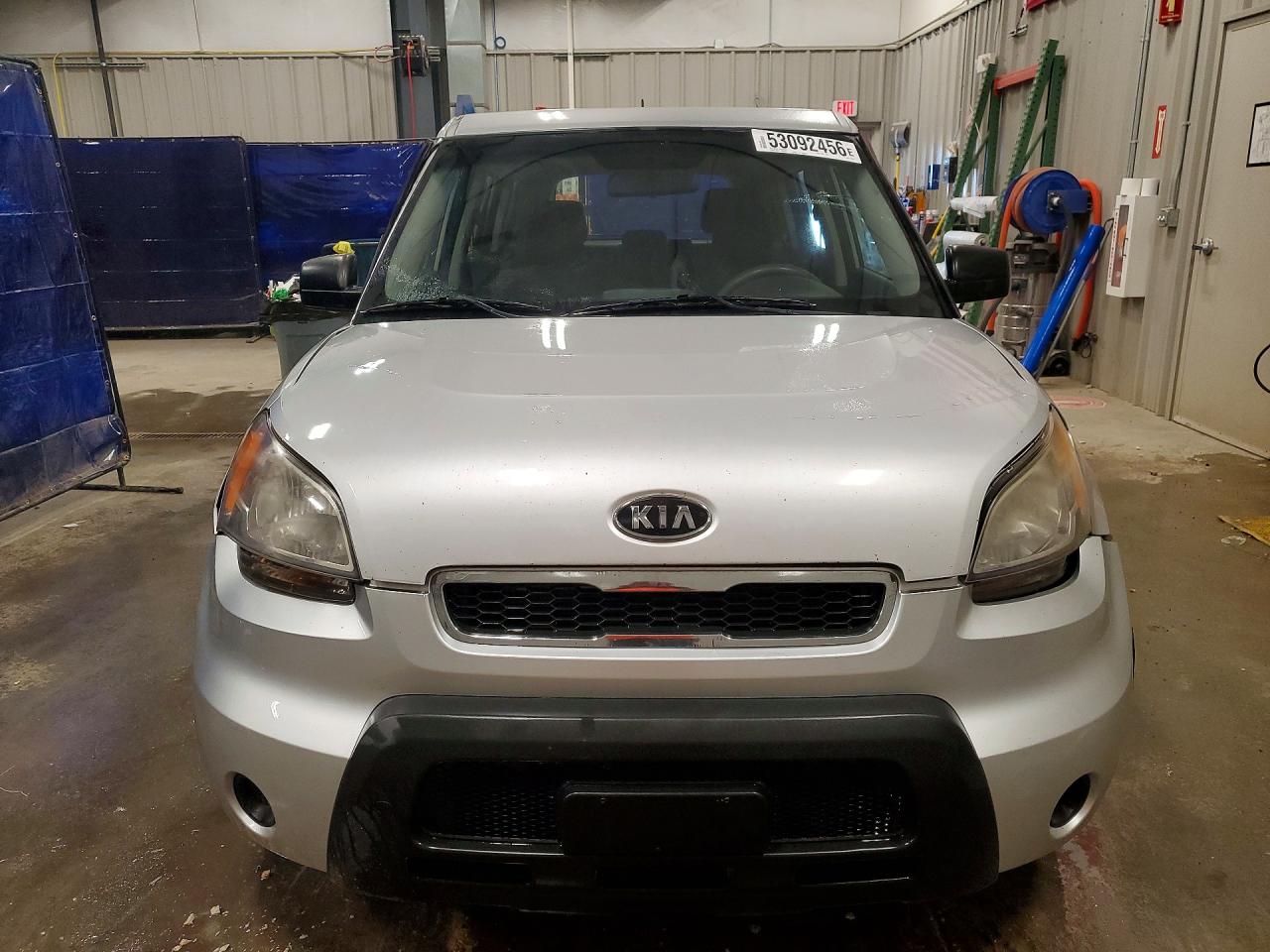 2011 Kia Soul Base Silver vin: KNDJT2A10B7714526