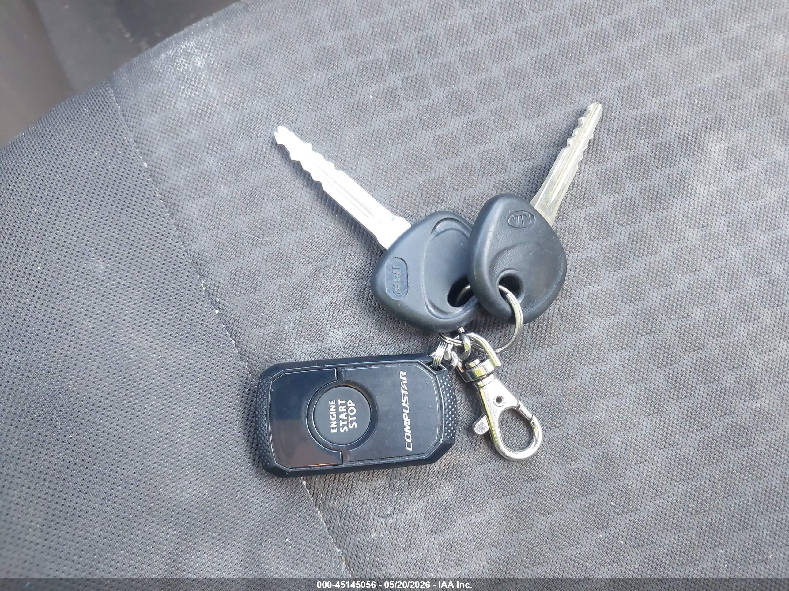 2010 Kia Soul   Серебряный vin: KNDJT2A12A7106117