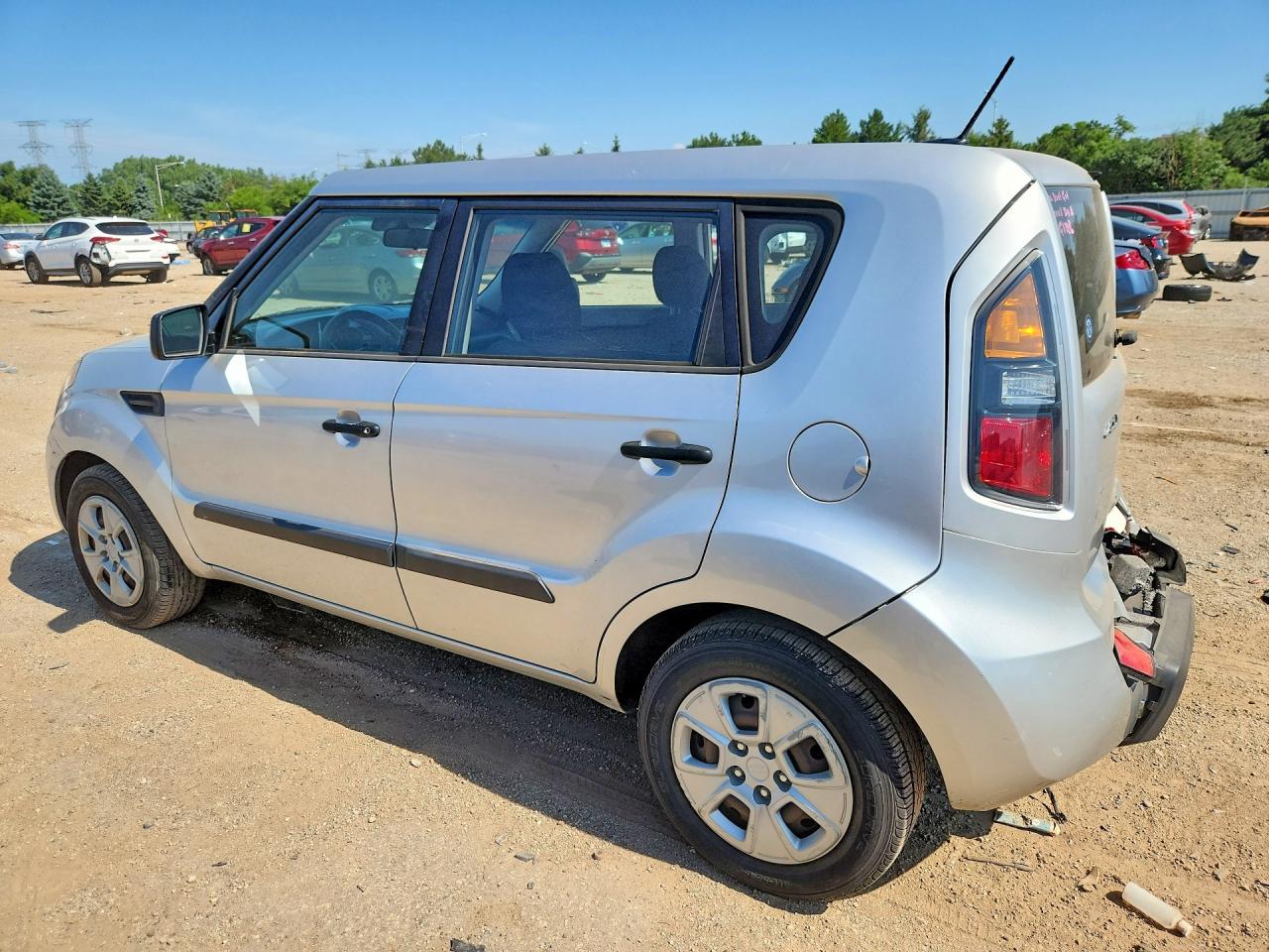2011 Kia Soul Base Серебряный vin: KNDJT2A12B7264152