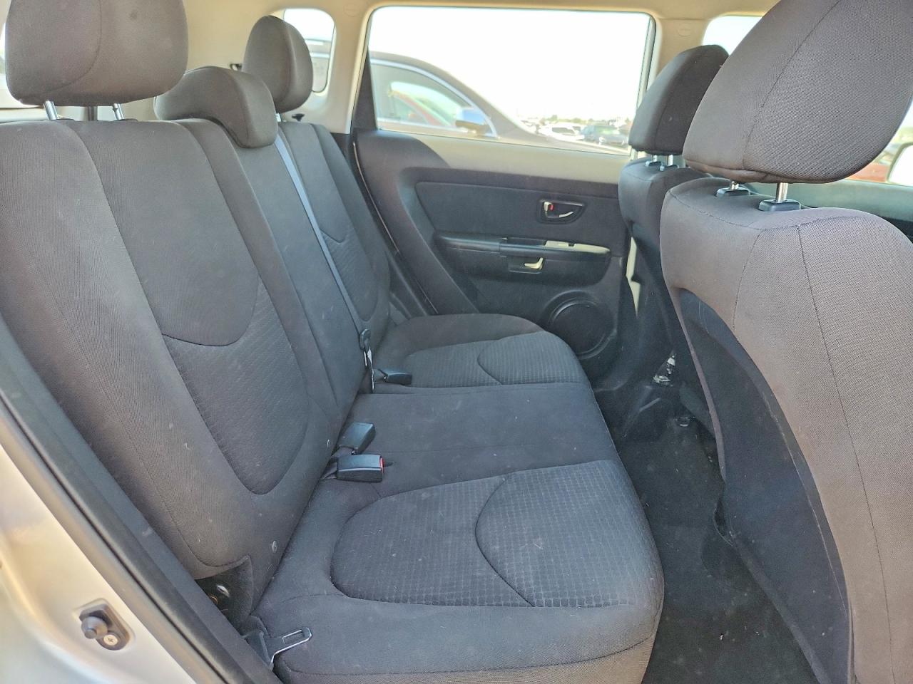 2011 Kia Soul Base Серебряный vin: KNDJT2A12B7264152