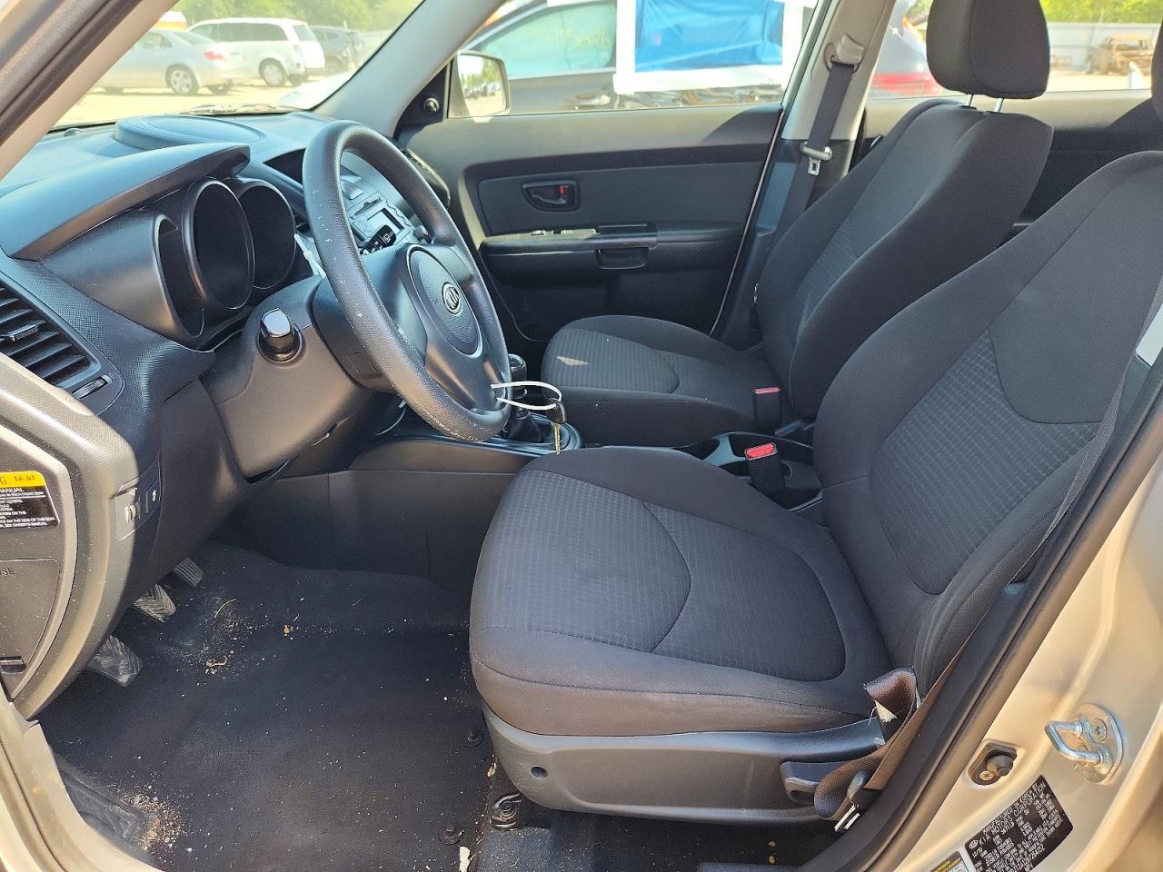 2011 Kia Soul Base Серебряный vin: KNDJT2A12B7264152