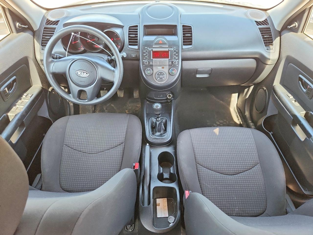 2011 Kia Soul Base Серебряный vin: KNDJT2A12B7264152