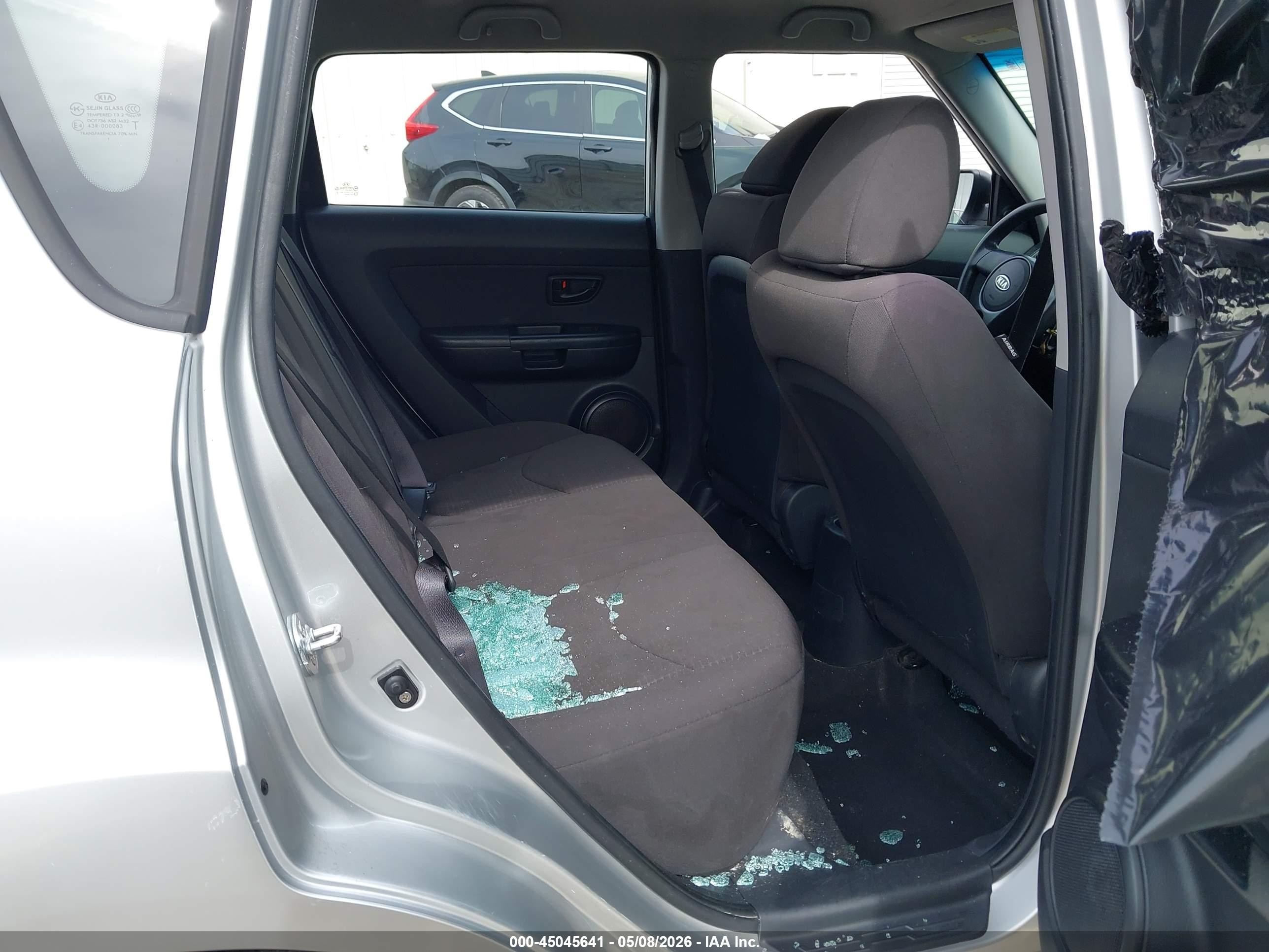 2011 Kia Soul   Серебряный vin: KNDJT2A13B7332488