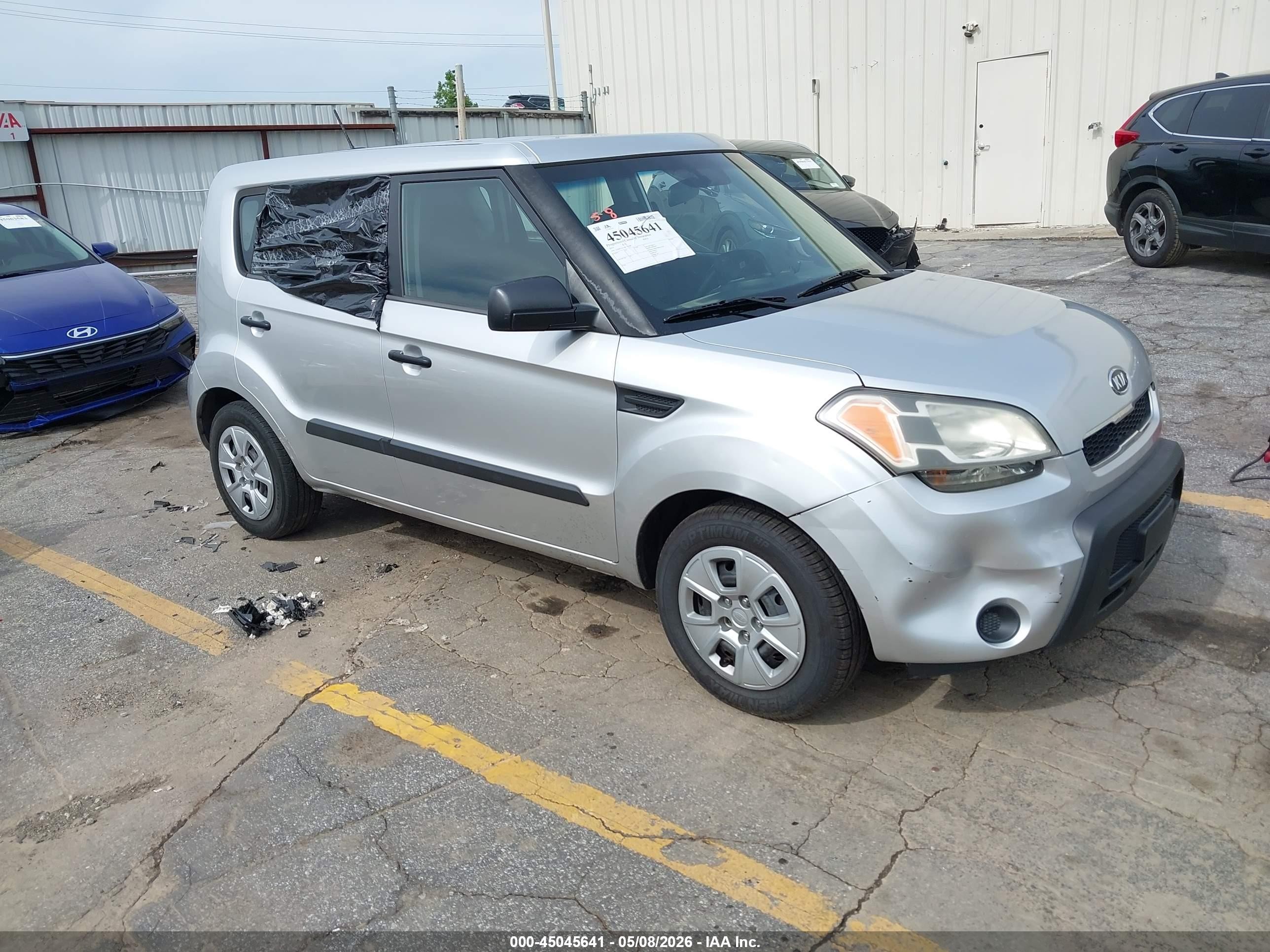 2011 Kia Soul Silver vin: KNDJT2A13B7332488