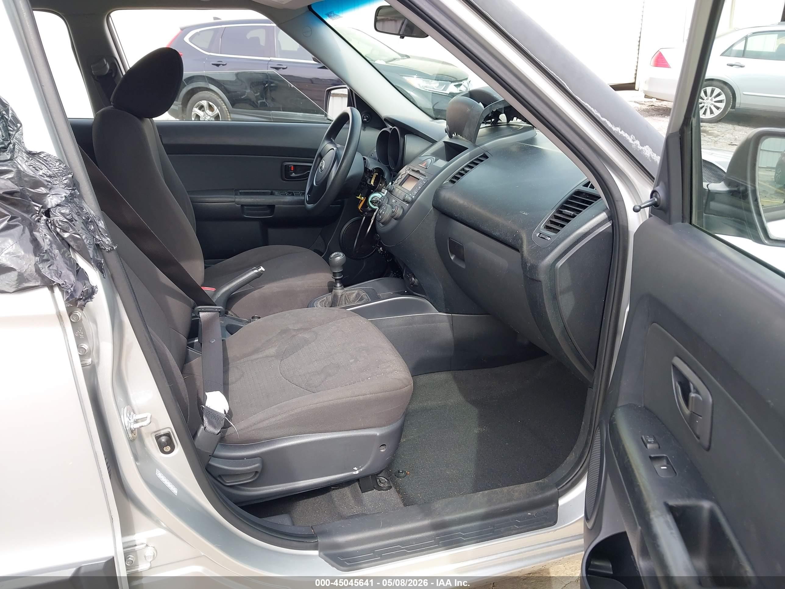 2011 Kia Soul   Серебряный vin: KNDJT2A13B7332488