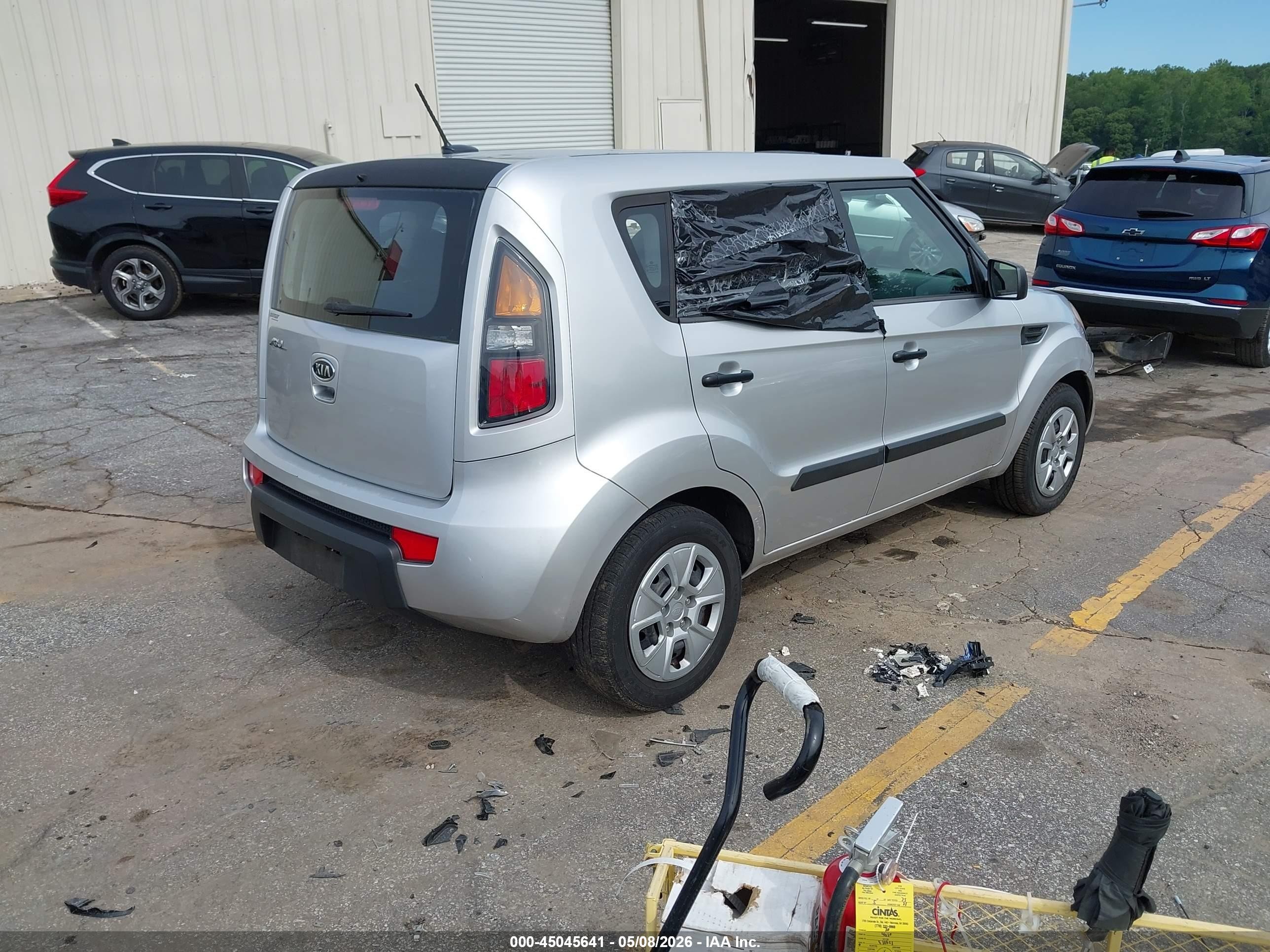 2011 Kia Soul   Серебряный vin: KNDJT2A13B7332488