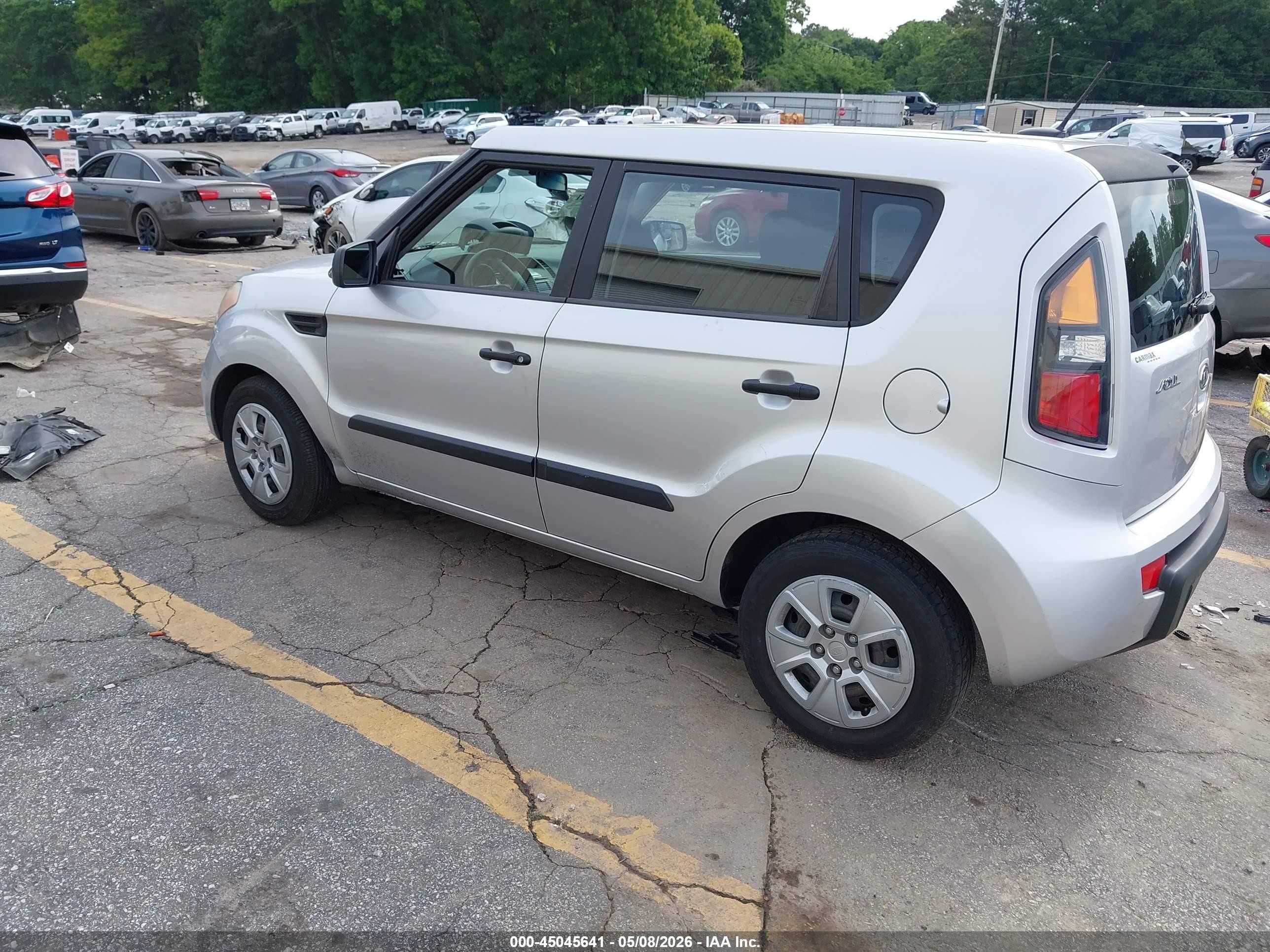 2011 Kia Soul   Серебряный vin: KNDJT2A13B7332488