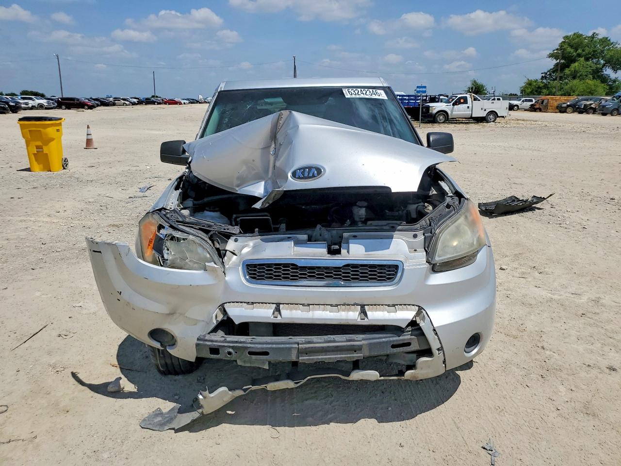 2011 Kia Soul Base Silver vin: KNDJT2A15B7299834