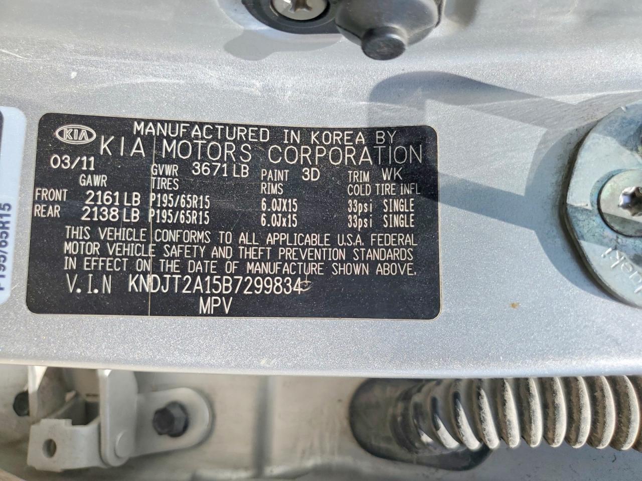 2011 Kia Soul Base Silver vin: KNDJT2A15B7299834