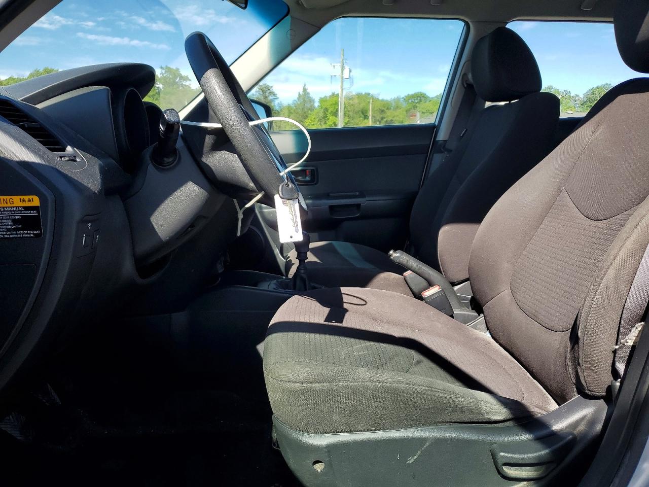 2011 Kia Soul Base Silver vin: KNDJT2A15B7332492