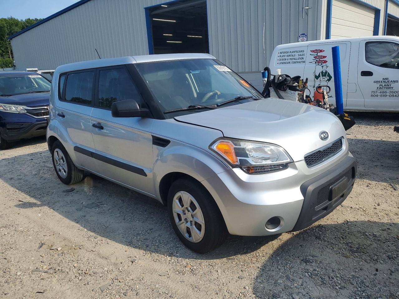 2011 Kia Soul Base Silver vin: KNDJT2A17B7288754