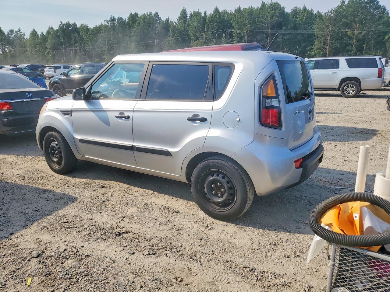 2011 Kia Soul Base Silver vin: KNDJT2A17B7288754