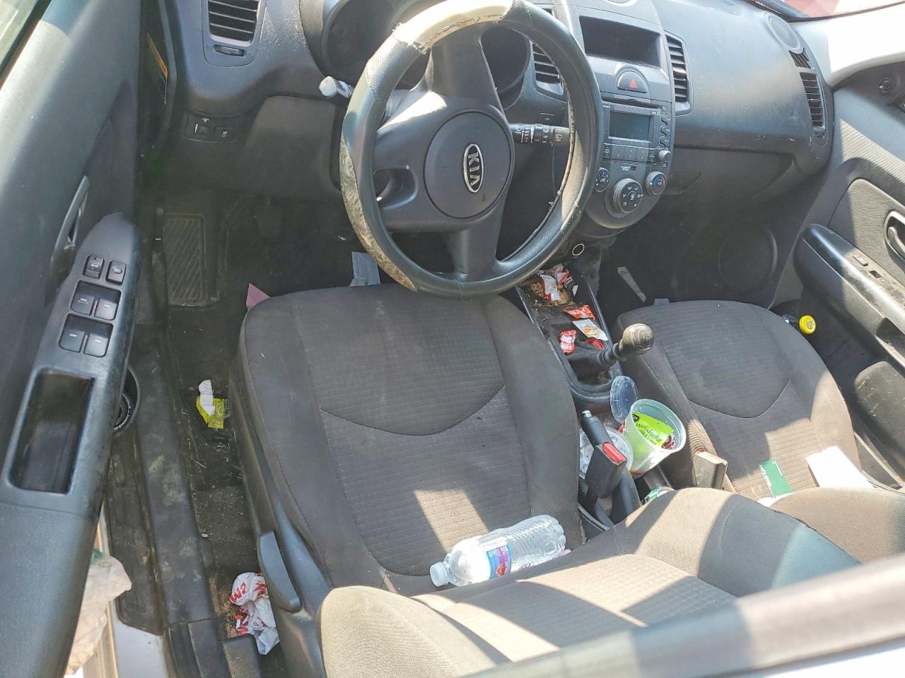 2011 Kia Soul Base Silver vin: KNDJT2A17B7288754