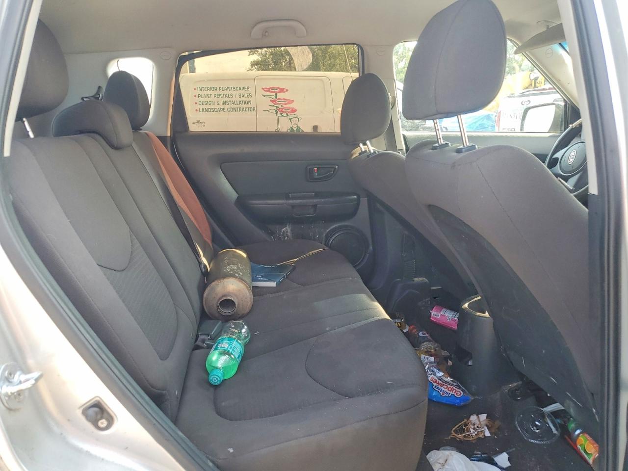 2011 Kia Soul Base Silver vin: KNDJT2A17B7288754