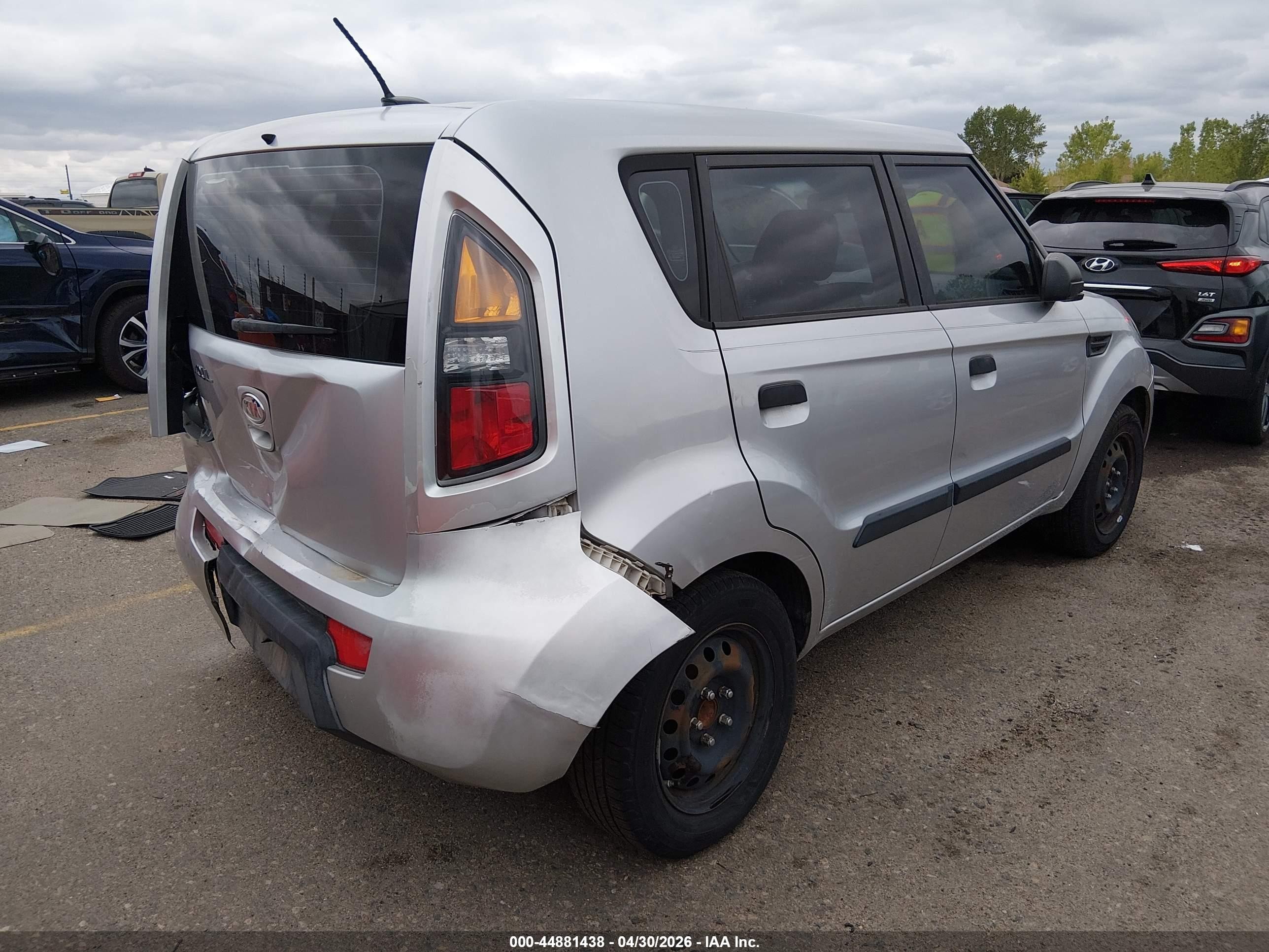 2010 Kia Soul   Silver vin: KNDJT2A18A7122600