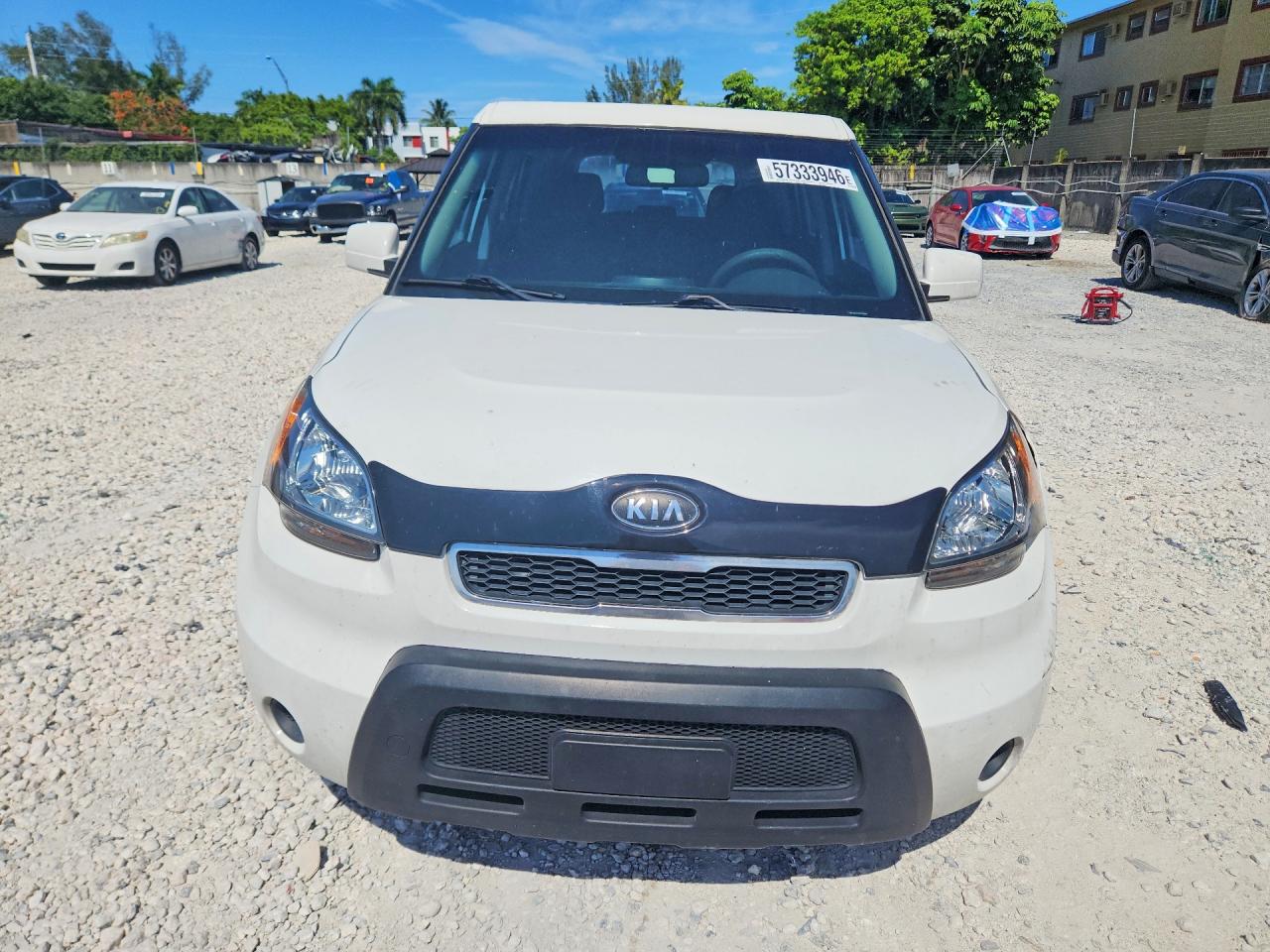 2011 Kia Soul Base White vin: KNDJT2A18B7307344