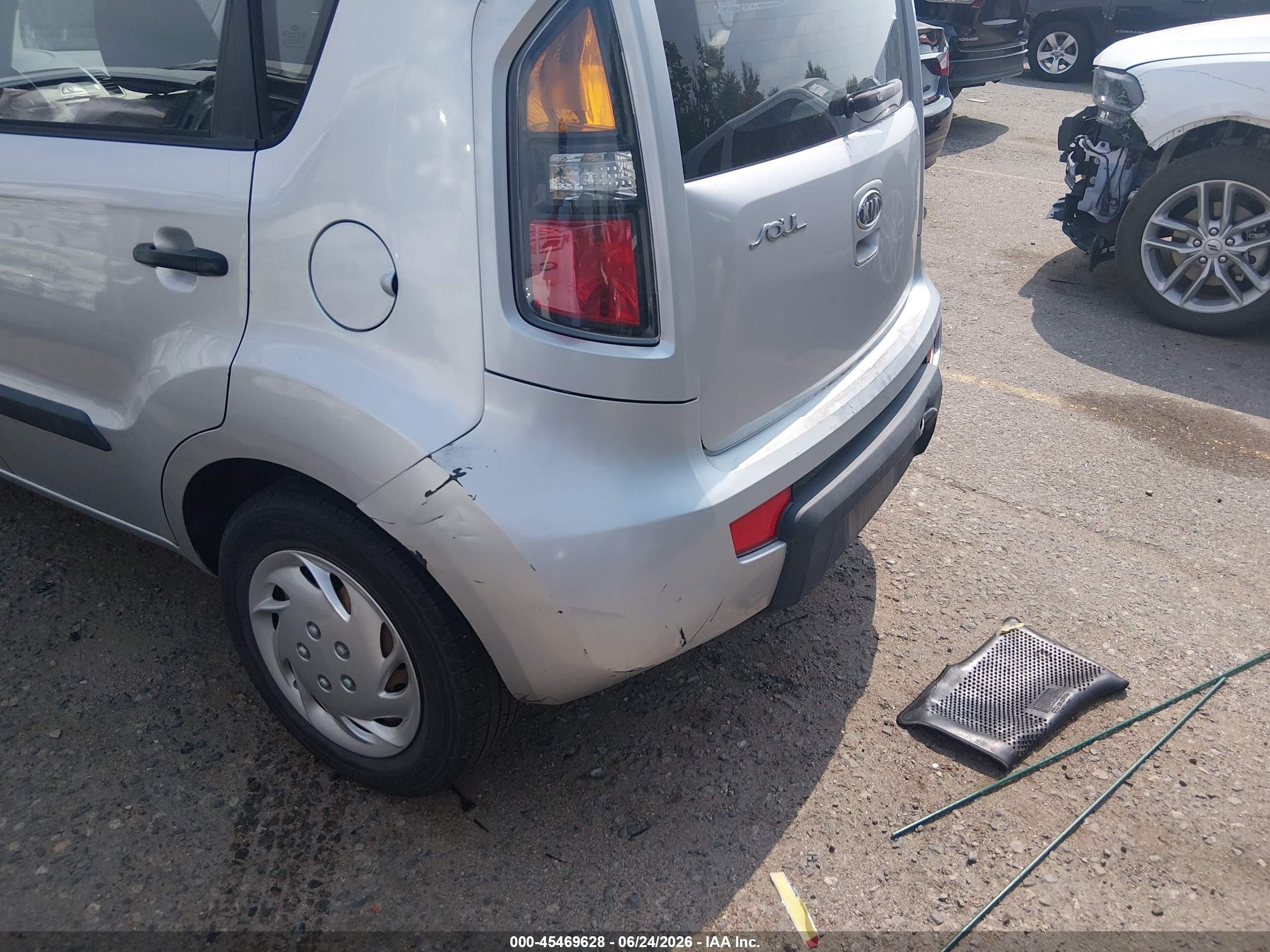 2011 Kia Soul   Silver vin: KNDJT2A18B7714693