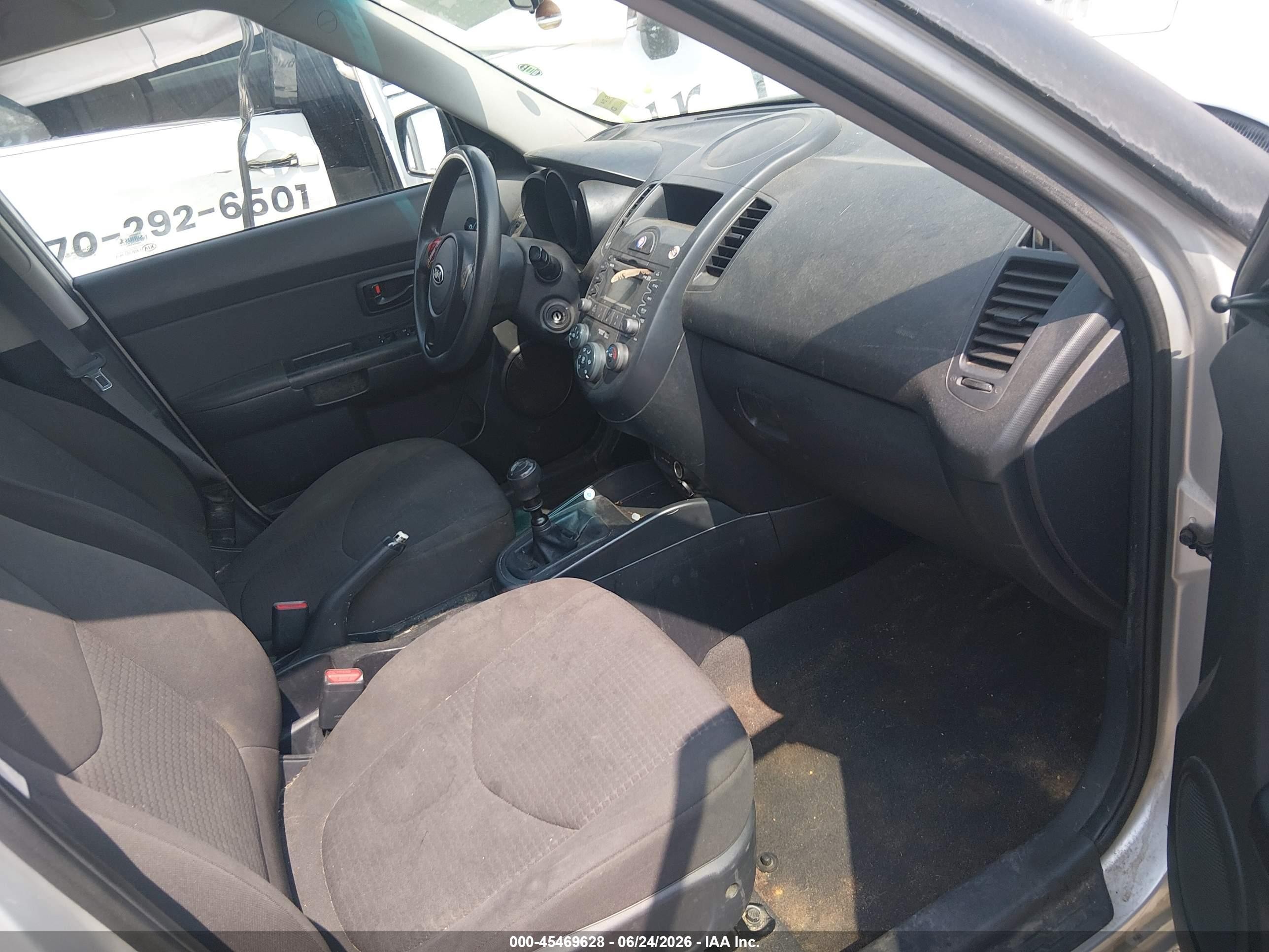 2011 Kia Soul   Silver vin: KNDJT2A18B7714693