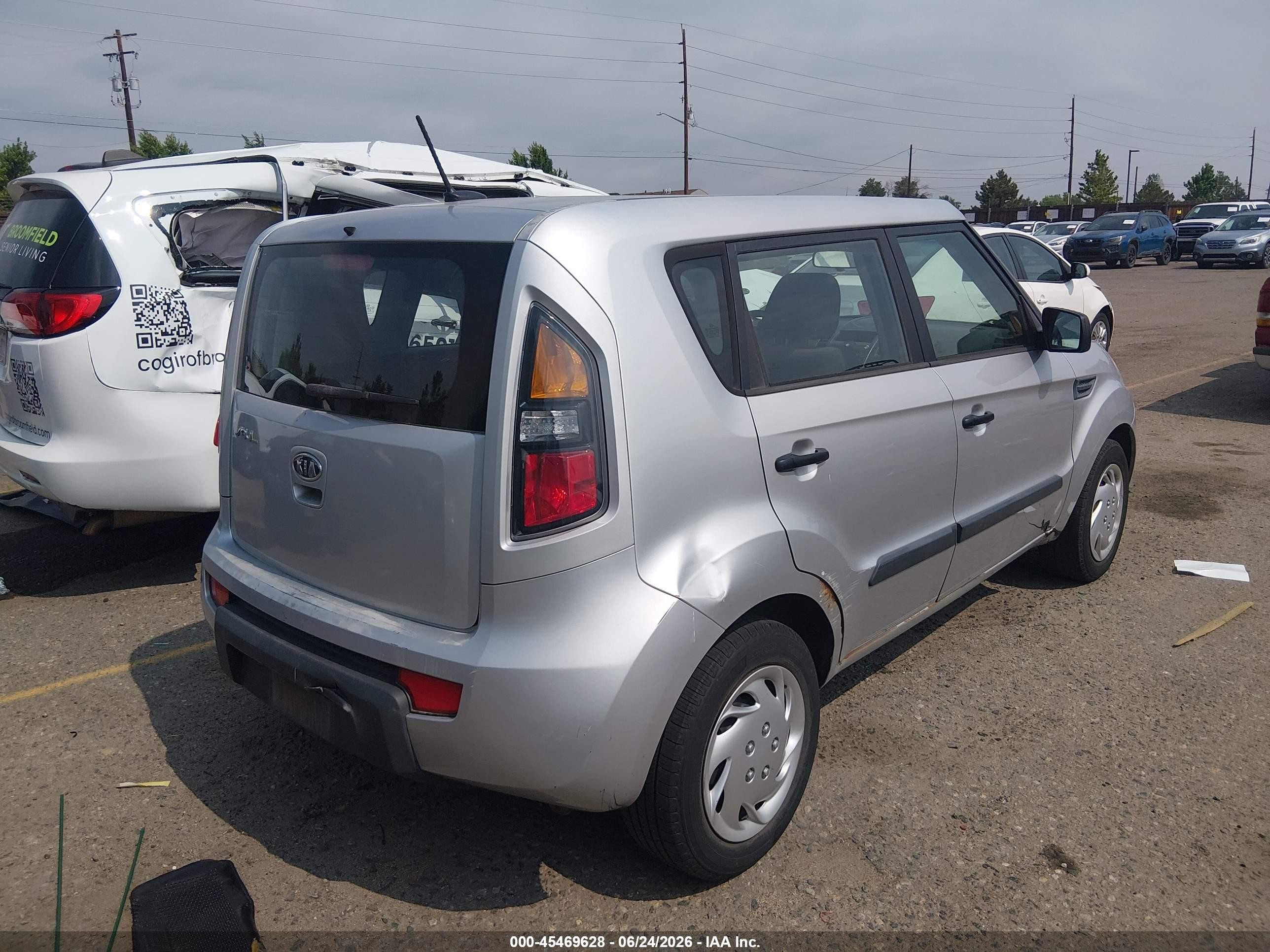 2011 Kia Soul   Silver vin: KNDJT2A18B7714693