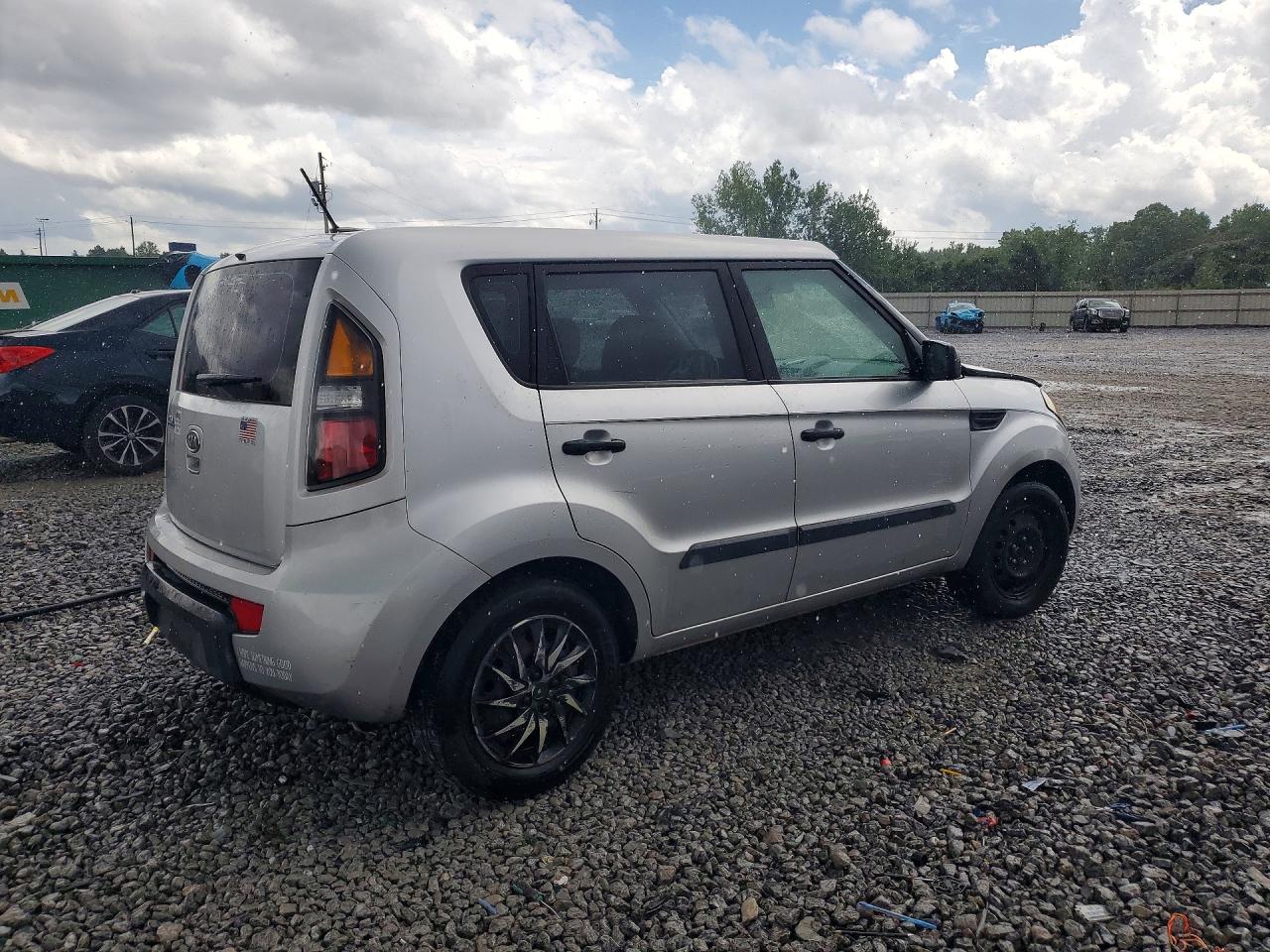 2011 Kia Soul Base Silver vin: KNDJT2A19B7260955