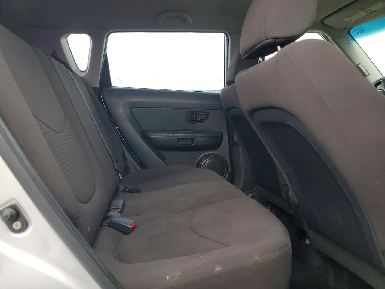 2011 Kia Soul Base Silver vin: KNDJT2A19B7260955