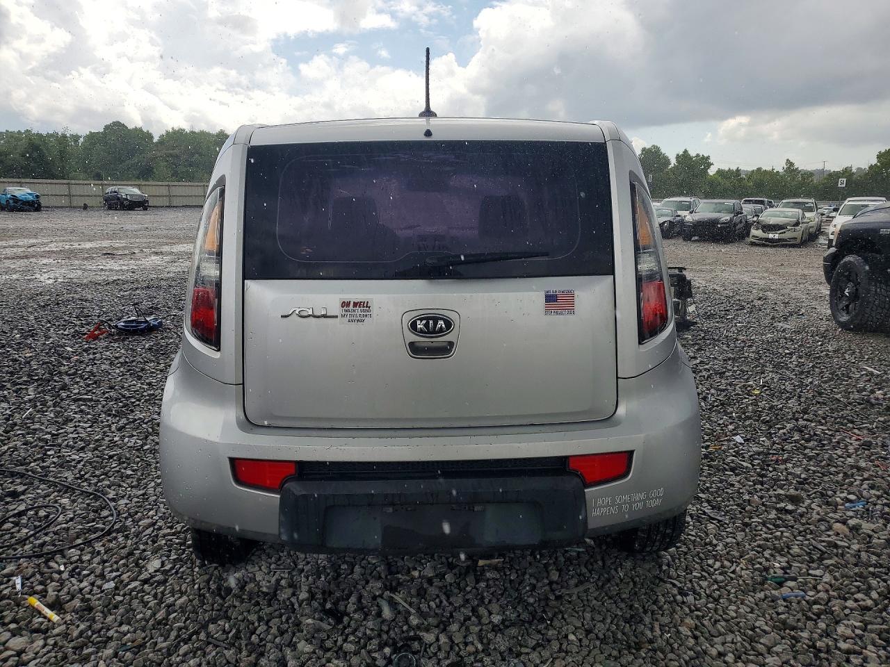 2011 Kia Soul Base Silver vin: KNDJT2A19B7260955