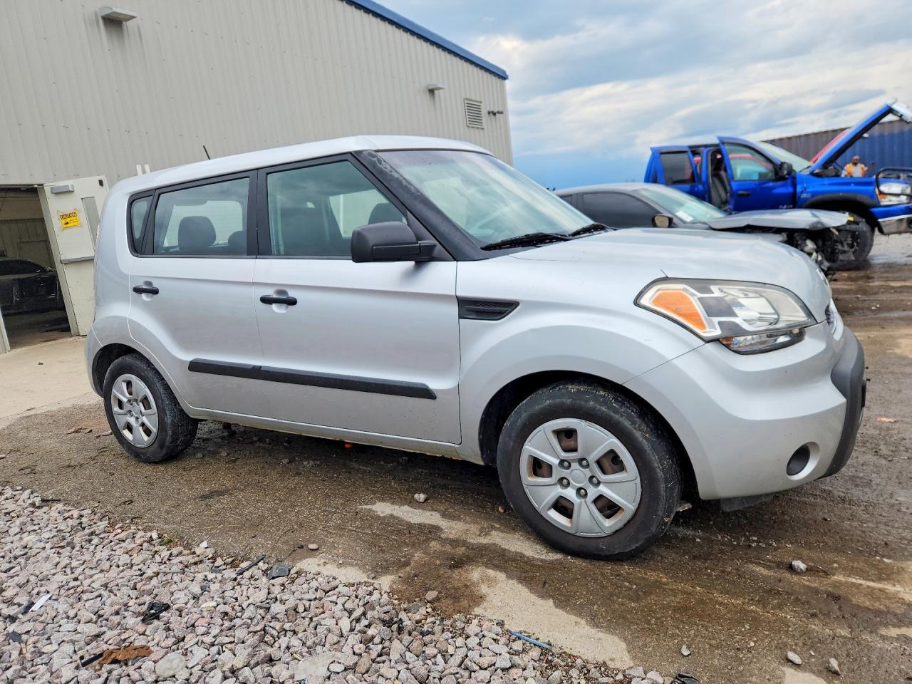 2011 Kia Soul Base Серебряный vin: KNDJT2A19B7332303