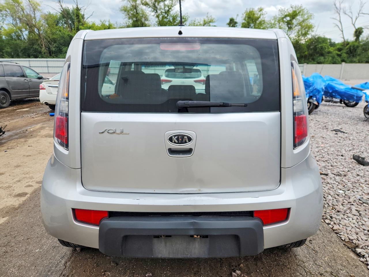 2011 Kia Soul Base Серебряный vin: KNDJT2A19B7332303