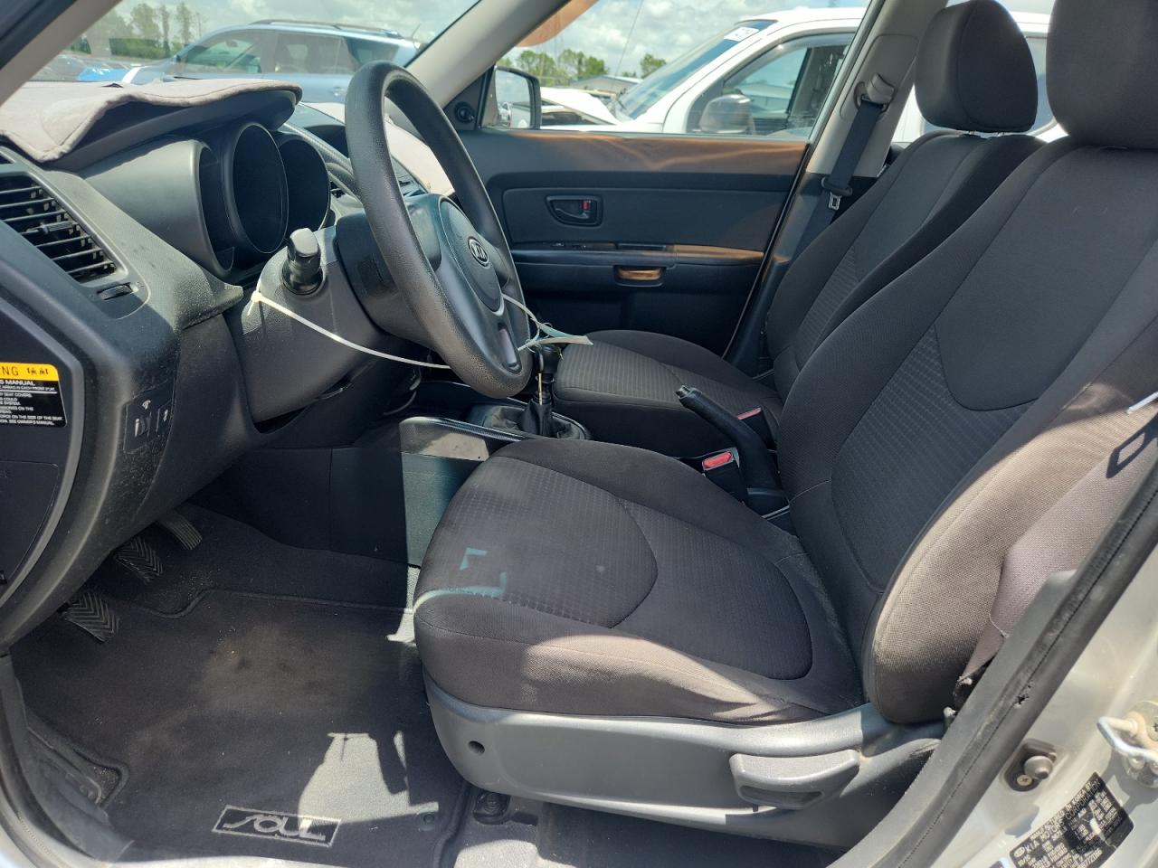 2011 Kia Soul Base Silver vin: KNDJT2A19B7721166