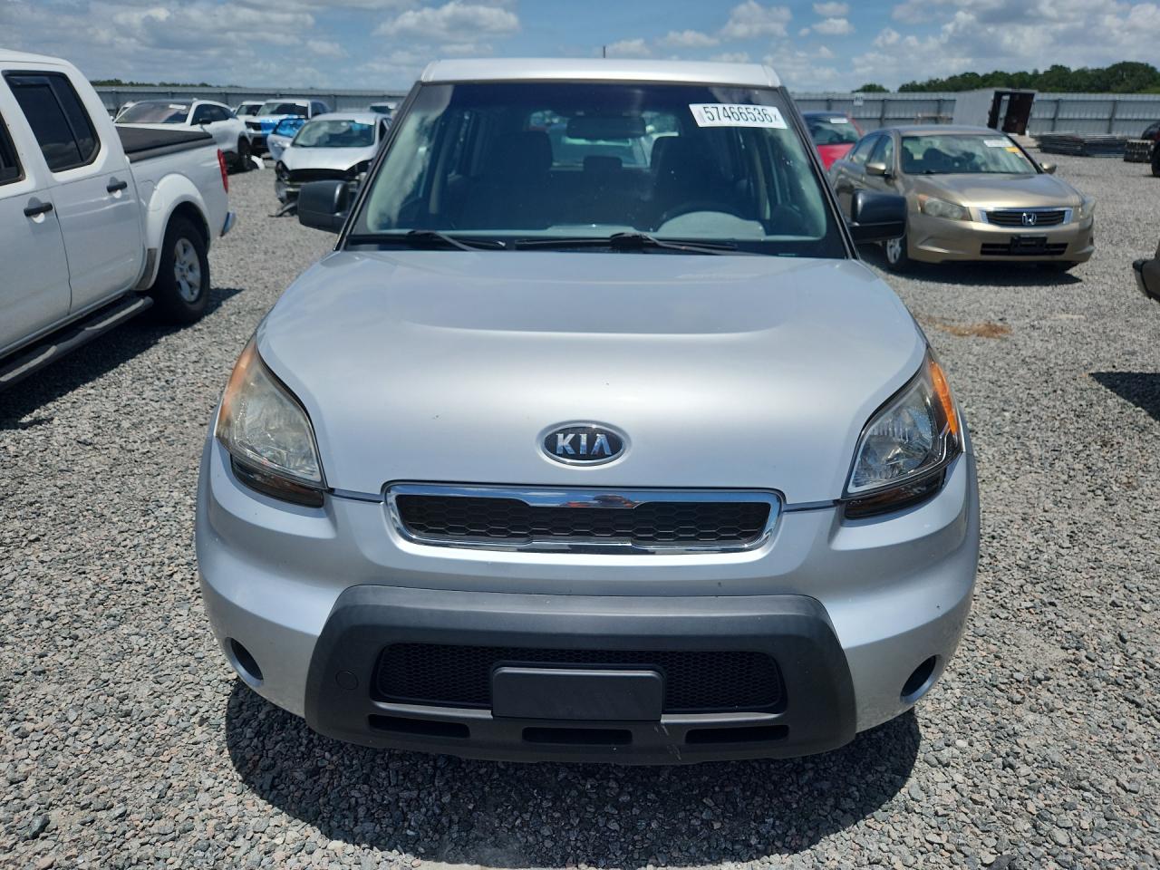 2011 Kia Soul Base Silver vin: KNDJT2A19B7721166