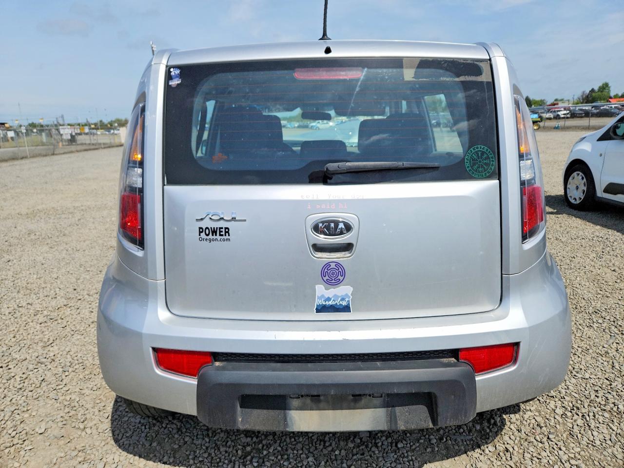 2011 Kia Soul Silver vin: KNDJT2A1XB7308804