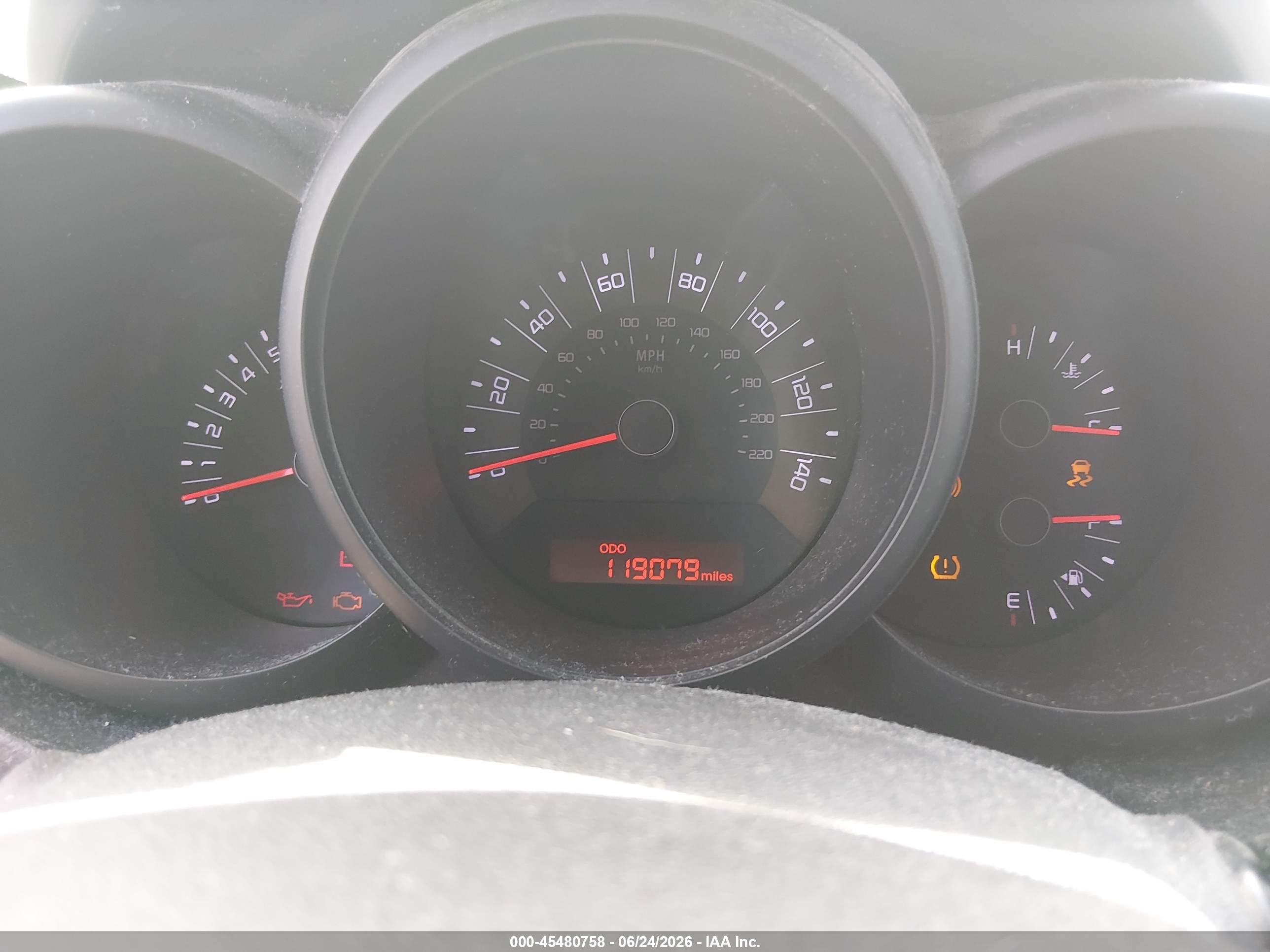2011 Kia Soul Silver vin: KNDJT2A1XB7714792
