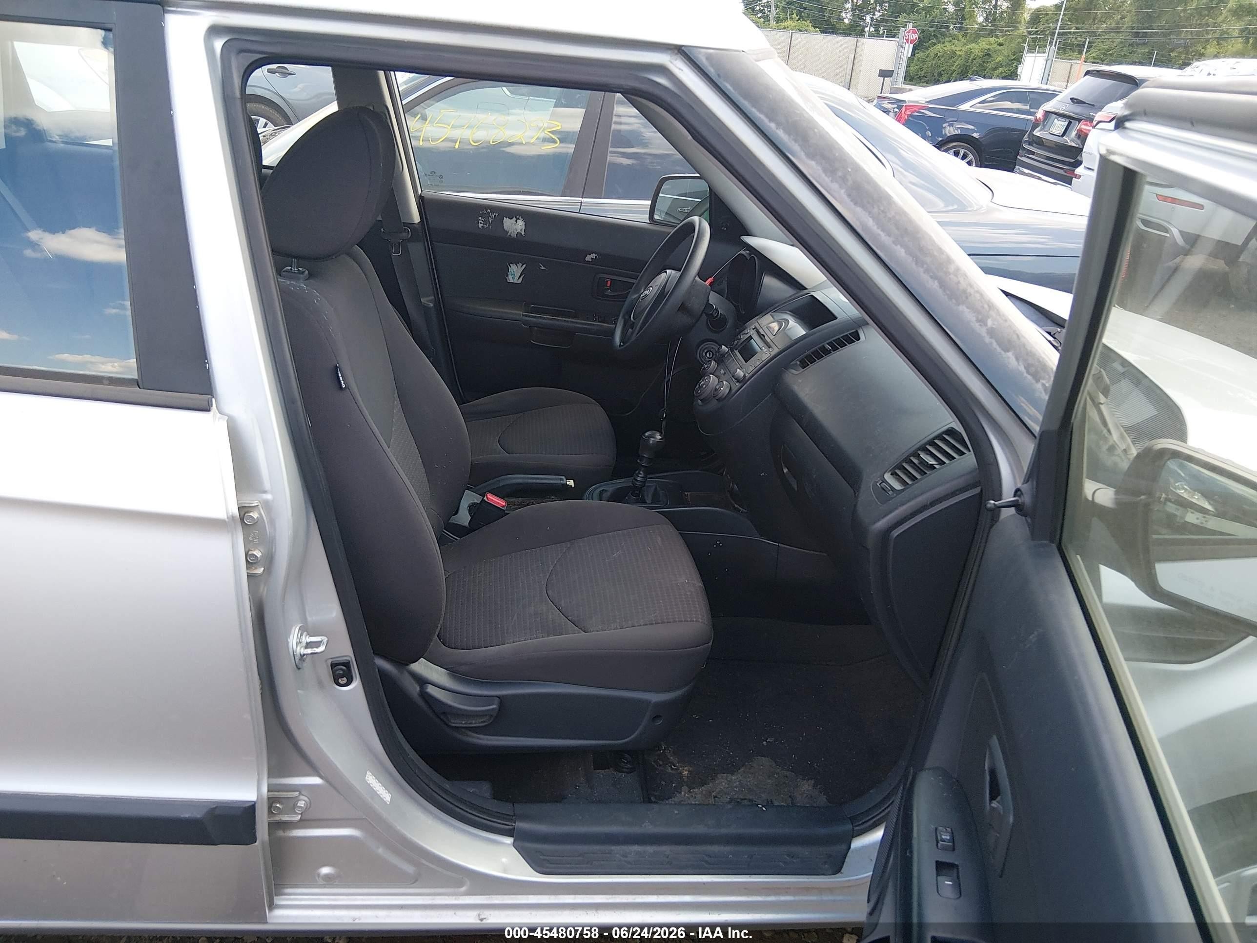 2011 Kia Soul Silver vin: KNDJT2A1XB7714792