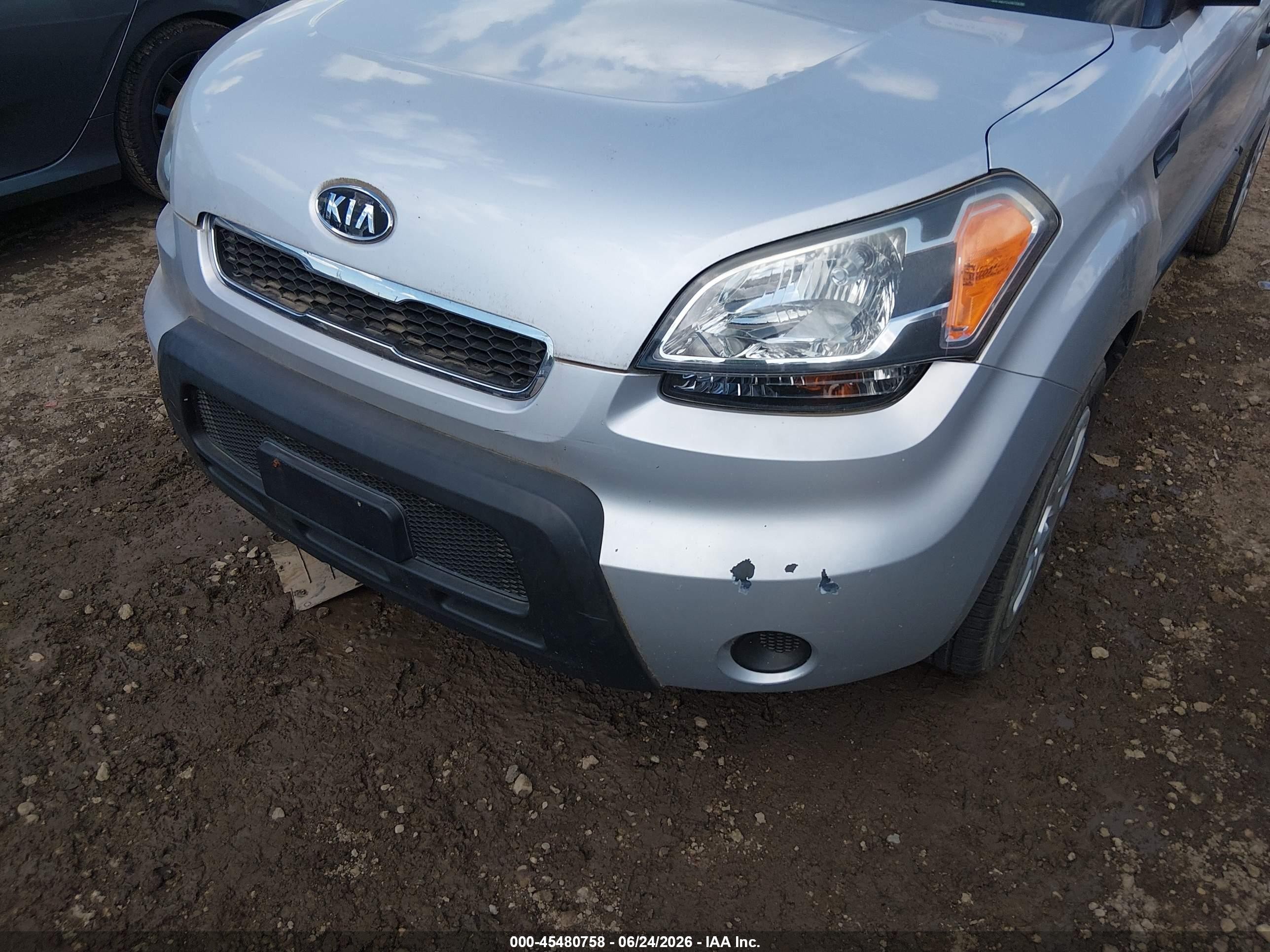 2011 Kia Soul Silver vin: KNDJT2A1XB7714792