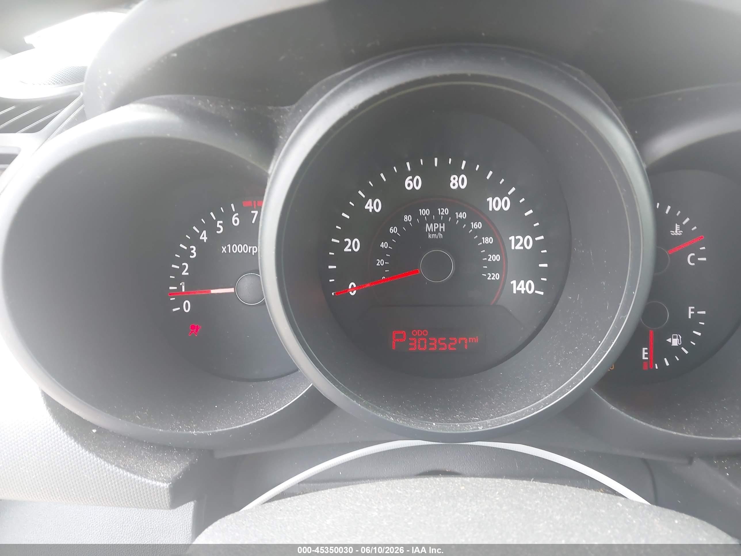 2010 Kia Soul + Silver vin: KNDJT2A20A7051403