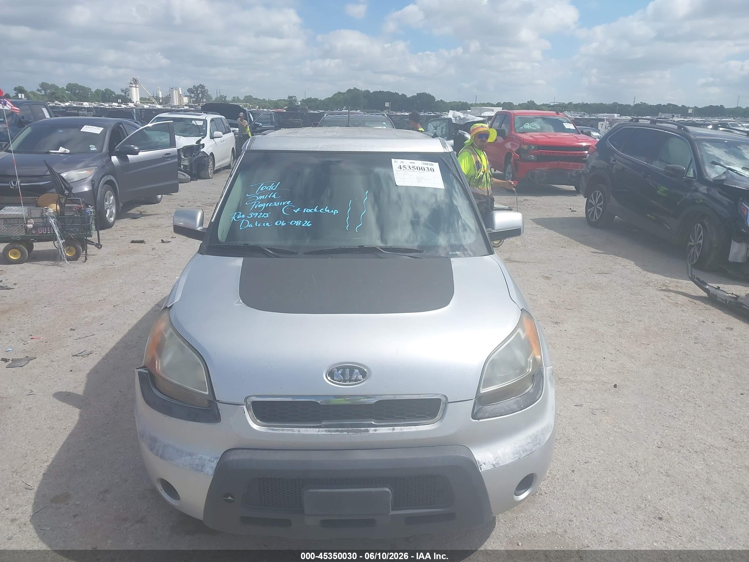 2010 Kia Soul + Silver vin: KNDJT2A20A7051403
