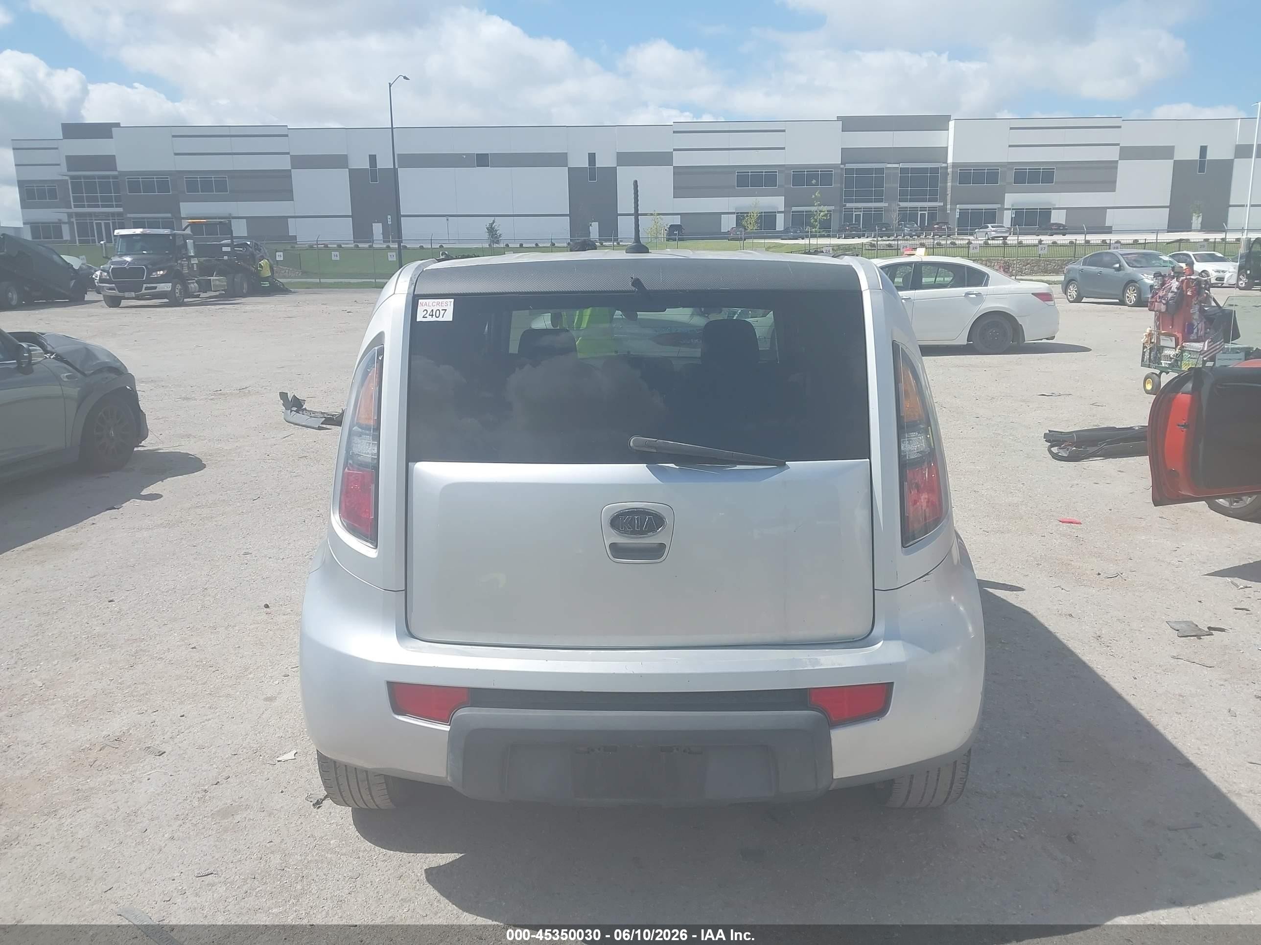 2010 Kia Soul + Silver vin: KNDJT2A20A7051403