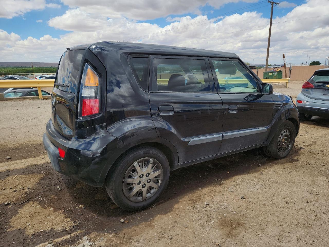 2010 Kia Soul + Black vin: KNDJT2A20A7069738