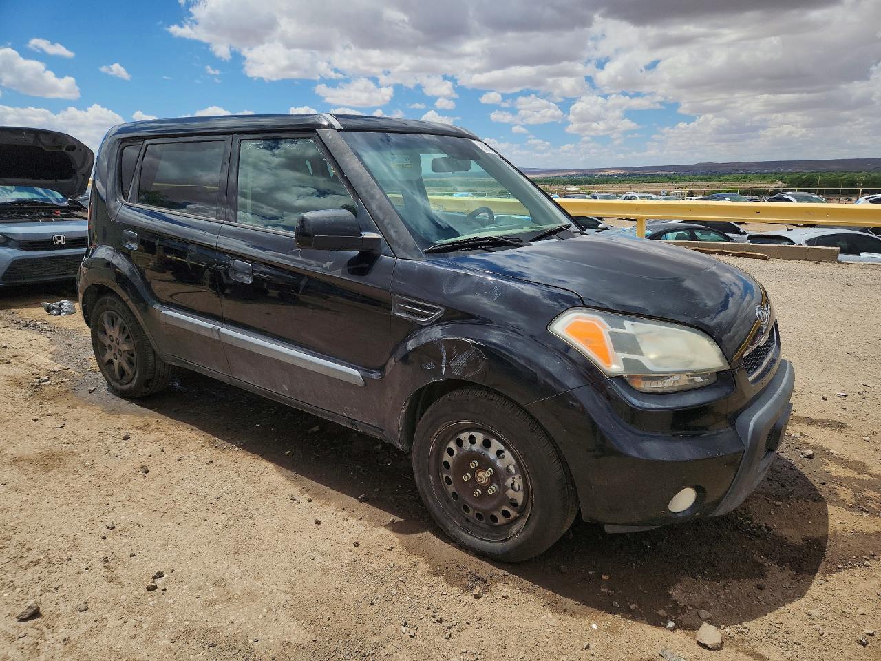 2010 Kia Soul + Black vin: KNDJT2A20A7069738