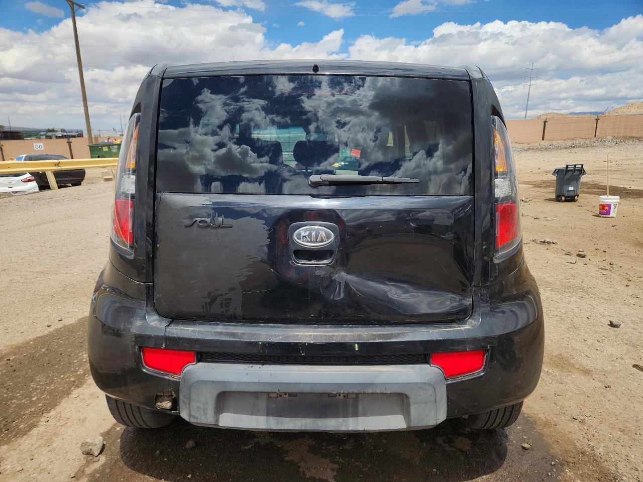 2010 Kia Soul + Black vin: KNDJT2A20A7069738